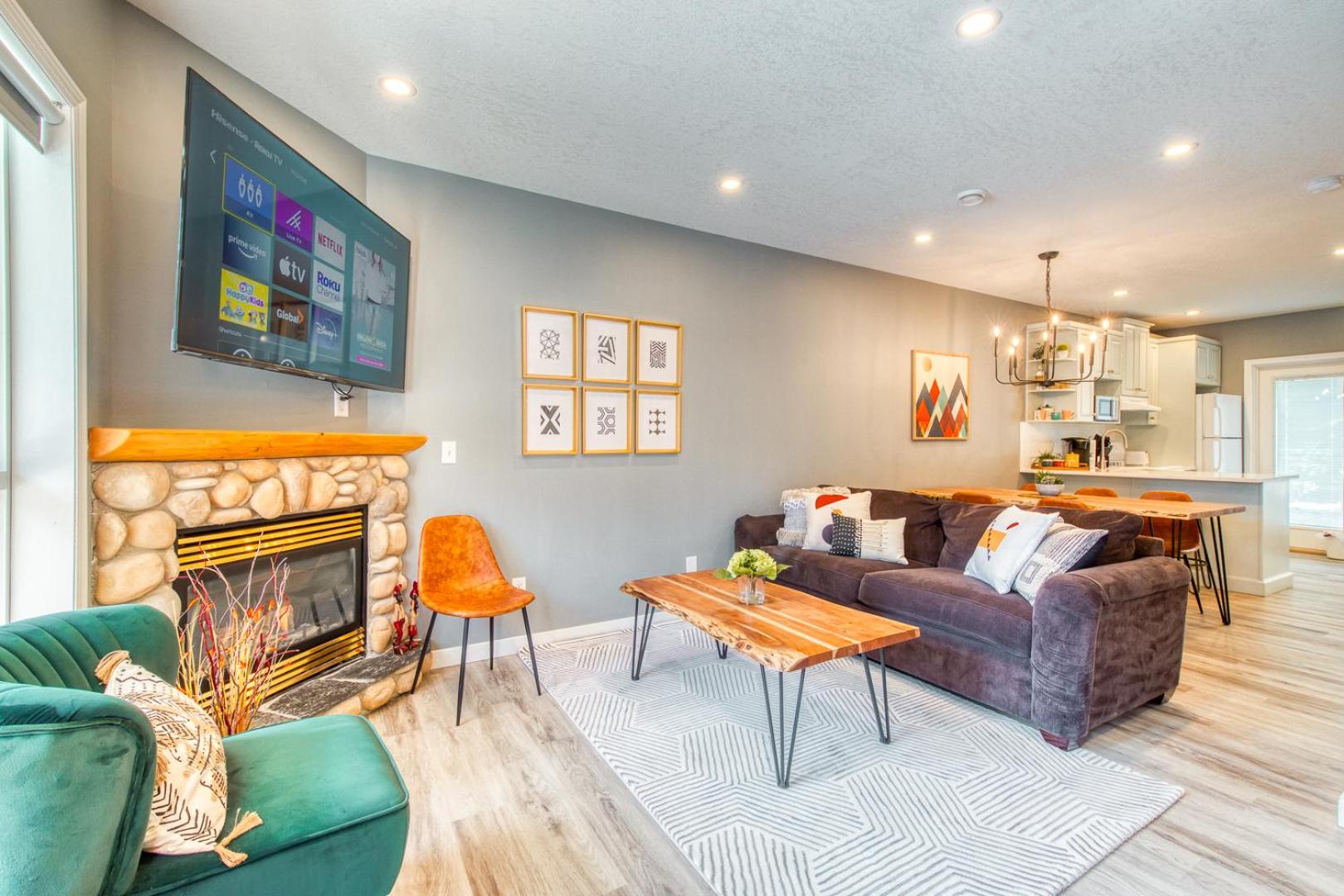Beautiful Newly Reno 2BDM 2 Bth Sleep up to 6 Adults & Kids Mountain View Townhouse Suite