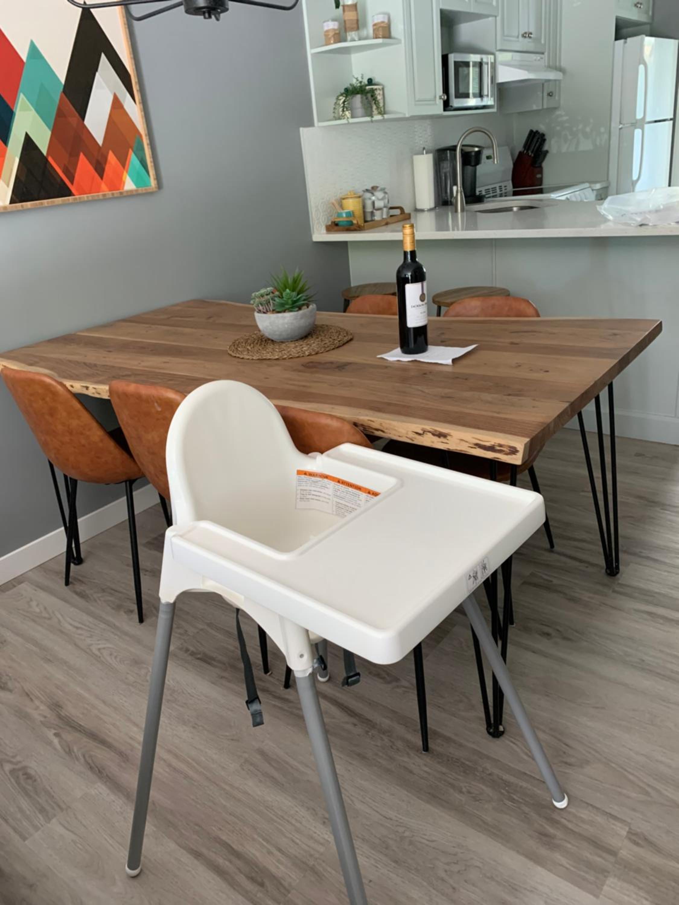 Beautiful Newly Reno 2BDM 2 Bth Sleep up to 6 Adults & Kids Mountain View Townhouse Suite