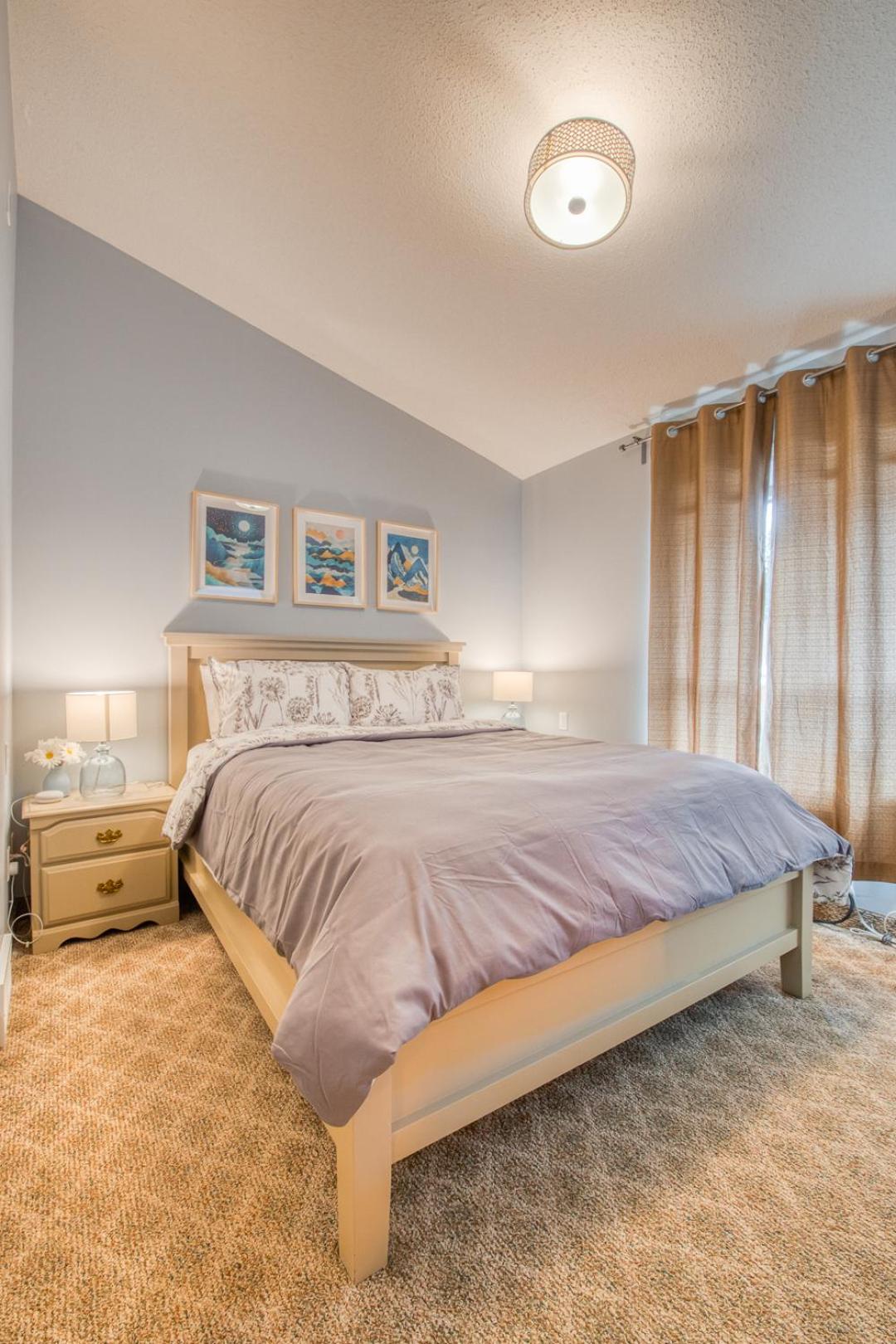 Beautiful Newly Reno 2BDM 2 Bth Sleep up to 6 Adults & Kids Mountain View Townhouse Suite