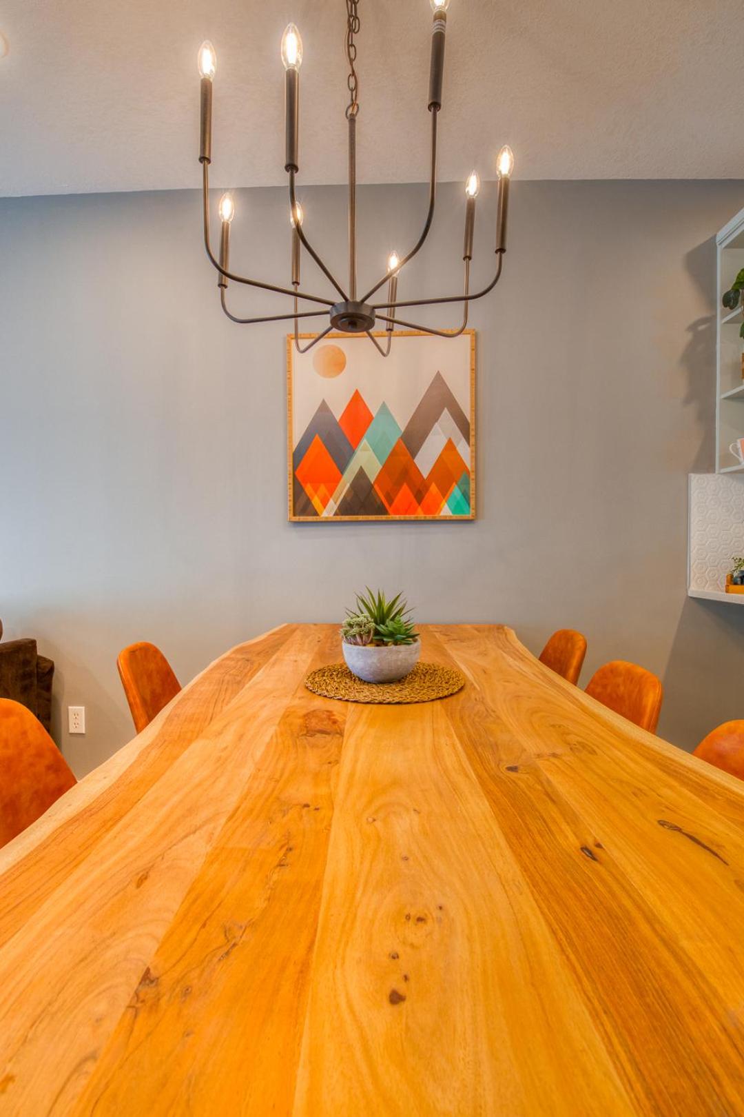 Beautiful Newly Reno 2BDM 2 Bth Sleep up to 6 Adults & Kids Mountain View Townhouse Suite