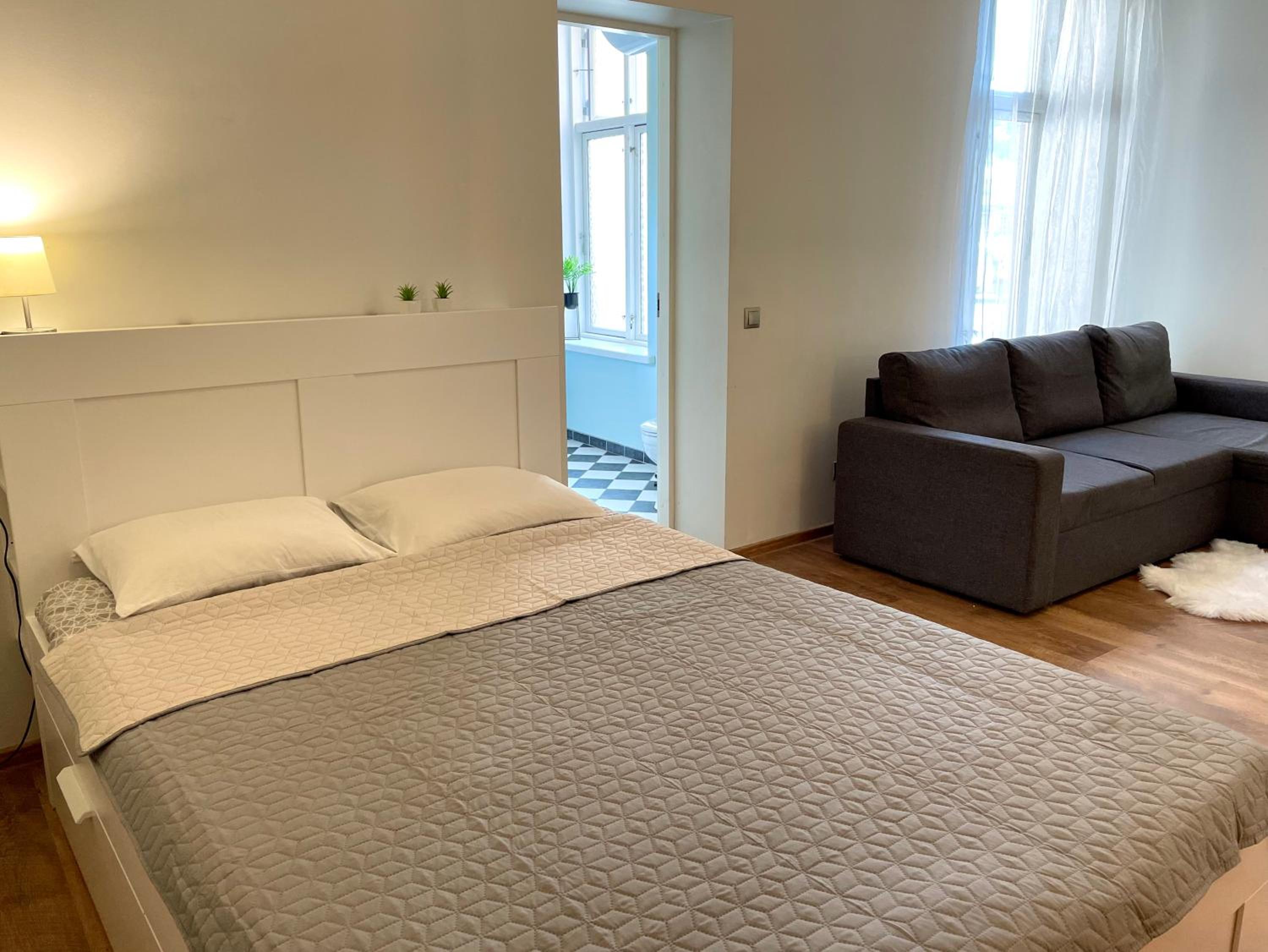 Spacious Holiday Apartment with Wifi and parking view 5