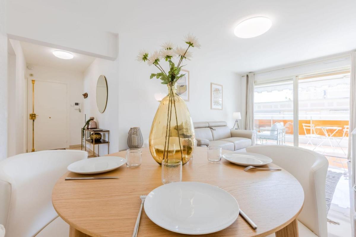 SERRENDY 1-bedroom apartment with terrace photo 2