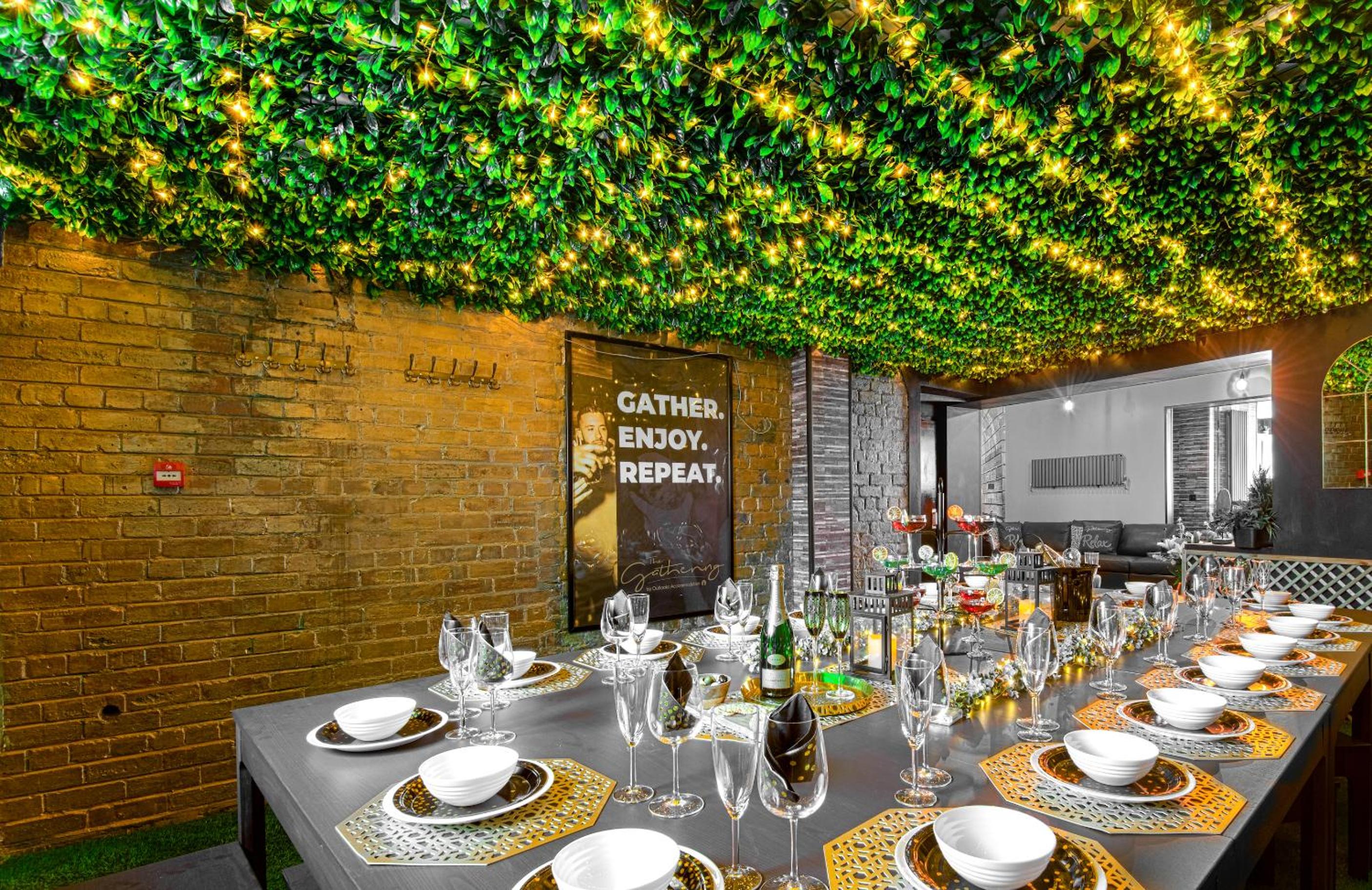 Hotel The Tudor Gathering Chester - Events Groups - Sleeps Up To 30