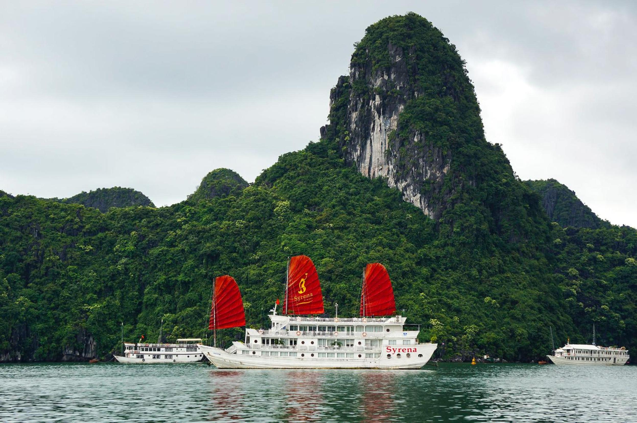 Syrena Cruises
