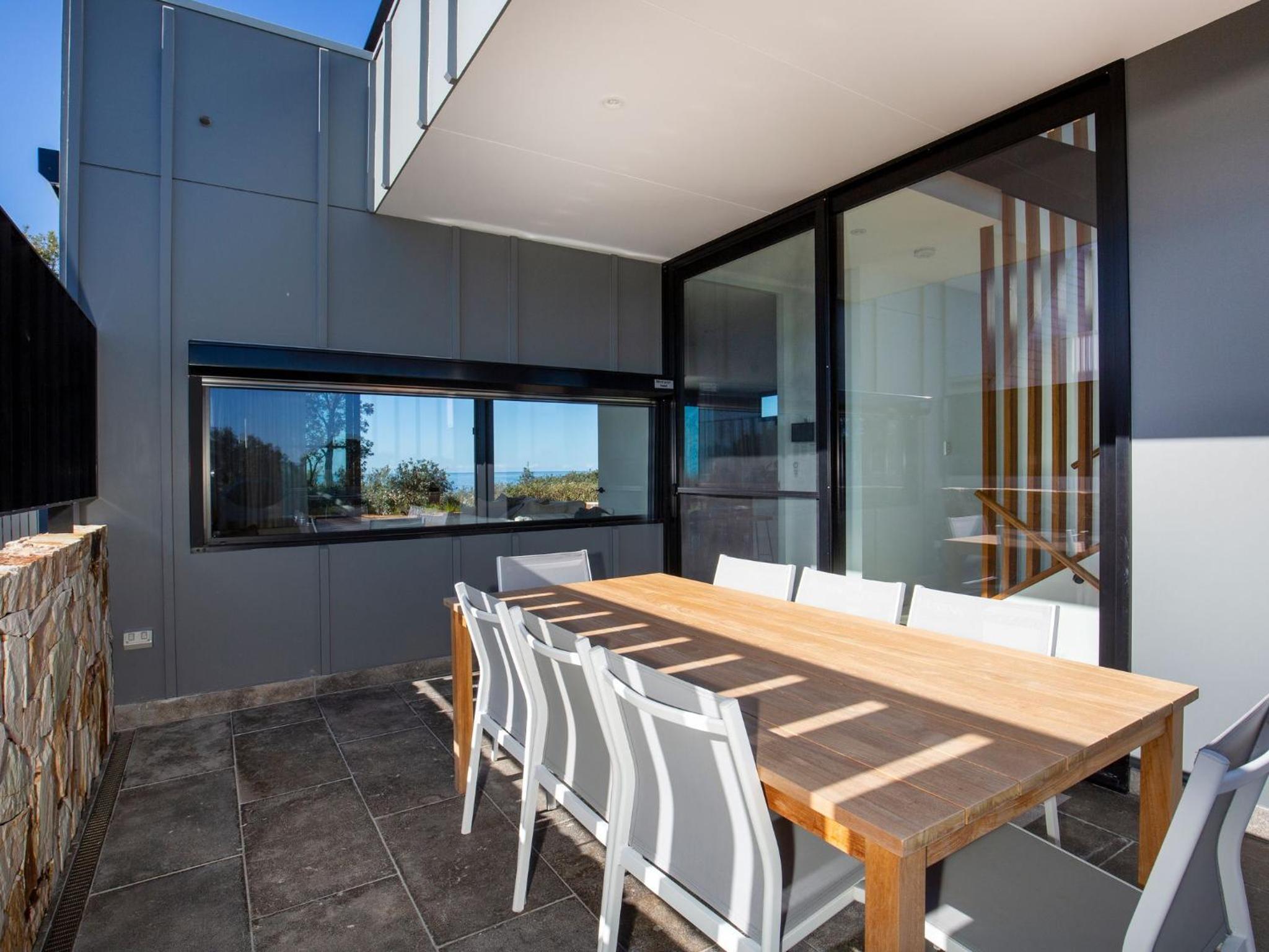 Banksia I Absolute Beachfront