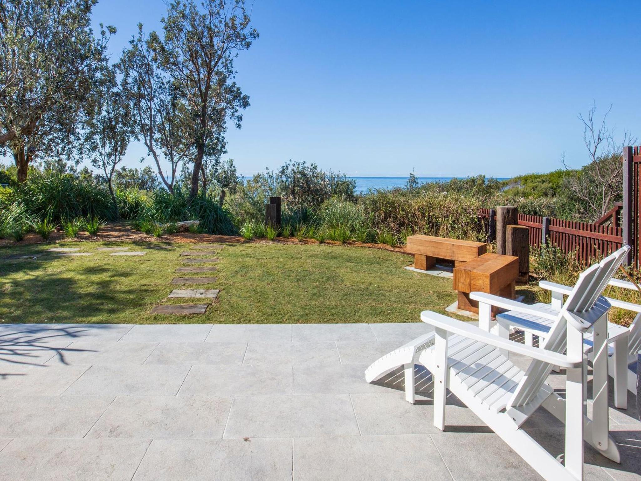 Banksia I Absolute Beachfront