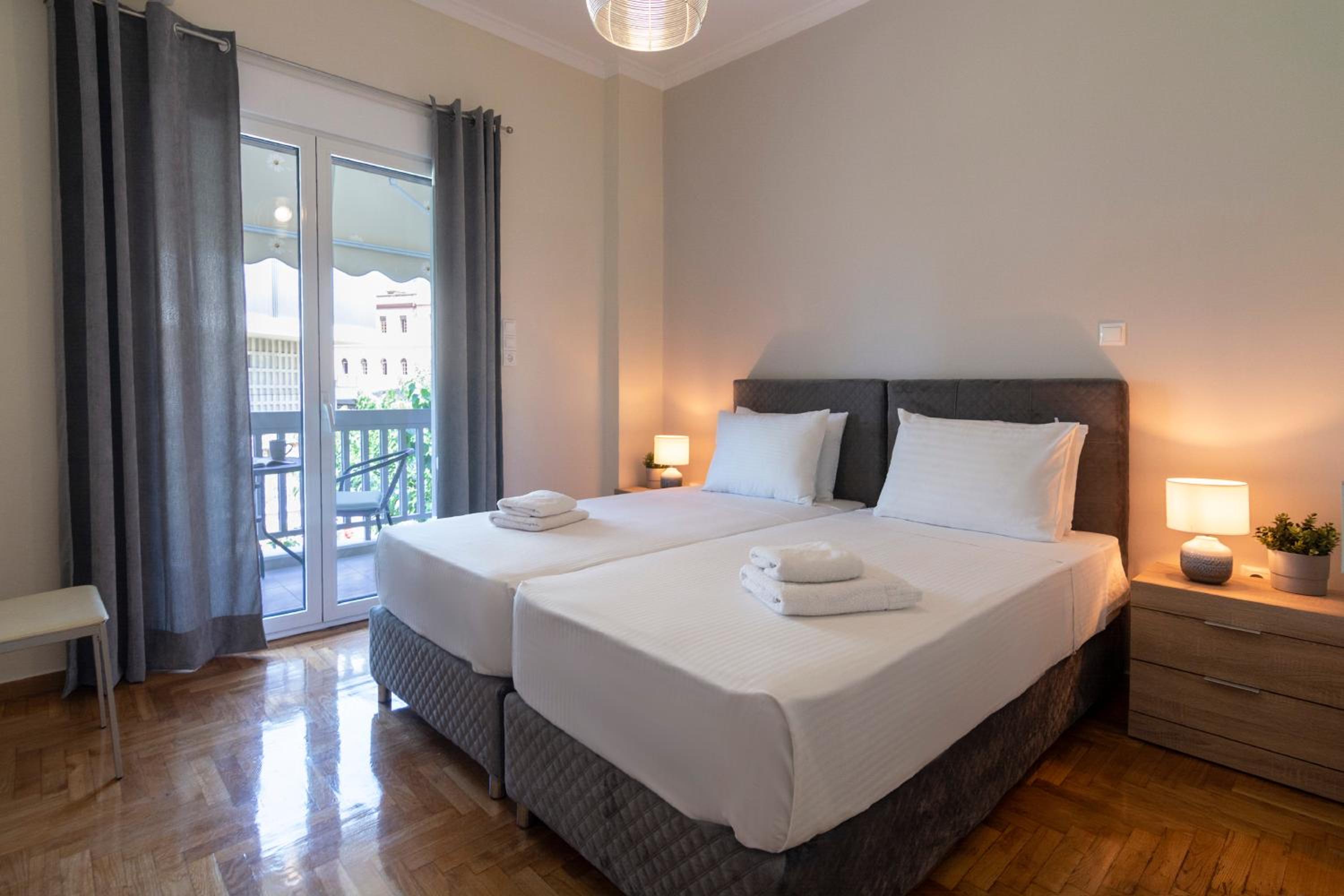 Acropolis View 2BD Apt next to Museum & Metro