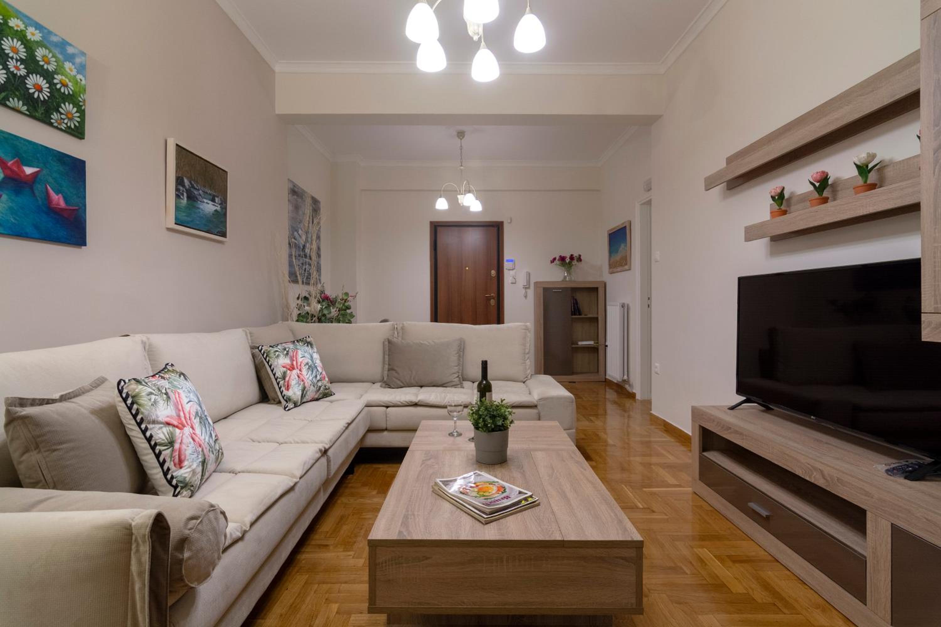 Acropolis View 2BD Apt next to Museum & Metro