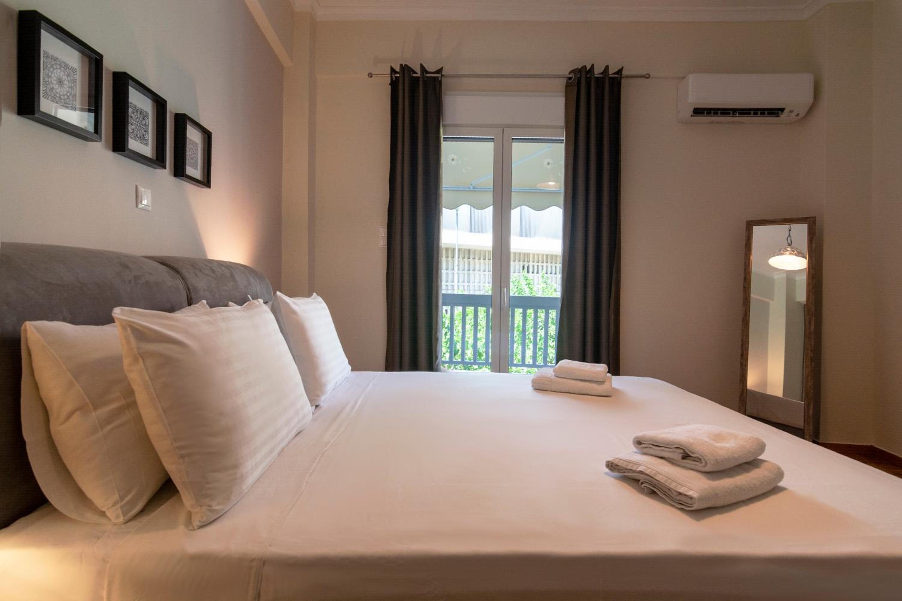 Acropolis View 2BD Apt next to Museum & Metro