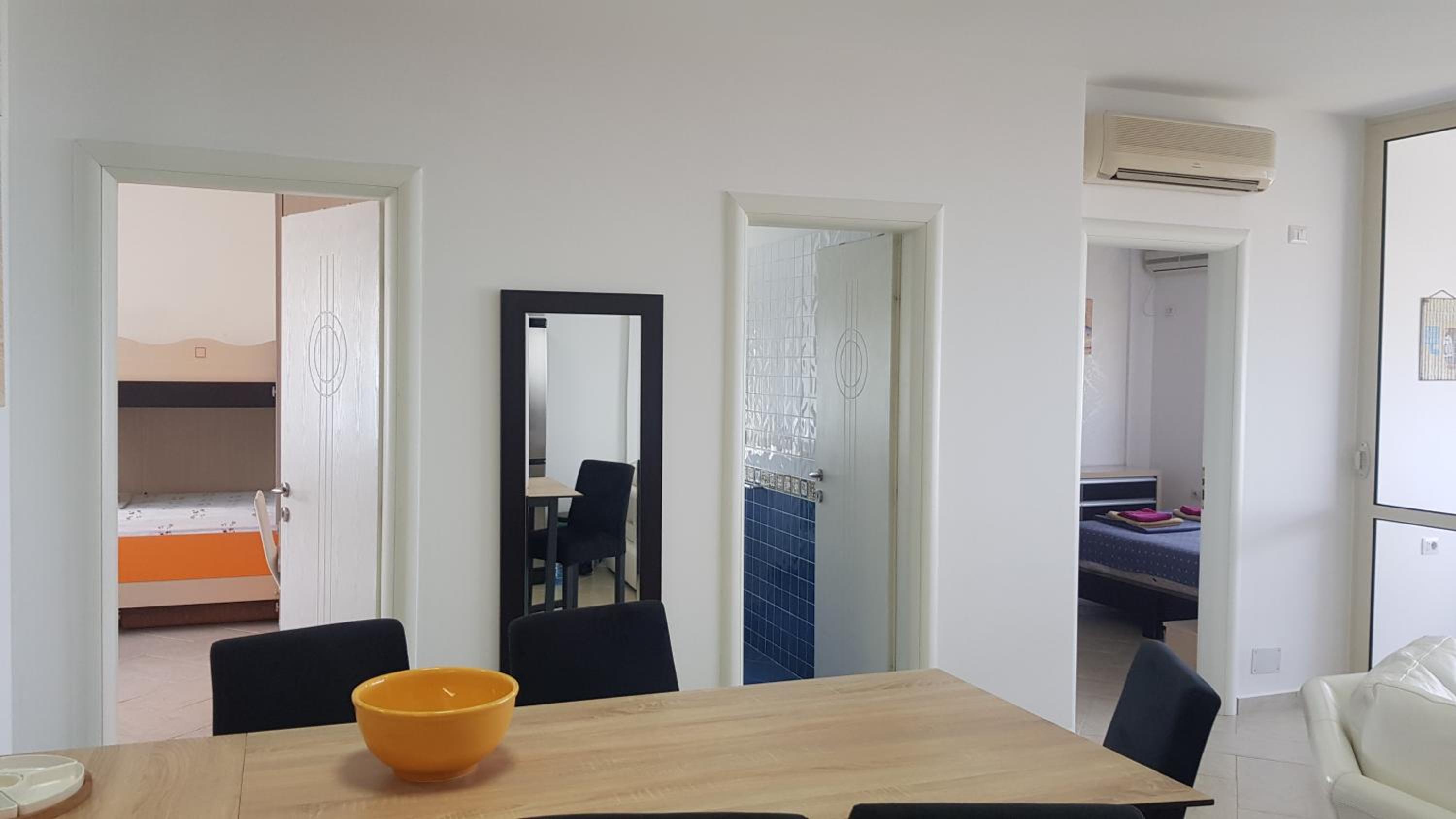 M&I Beach Apartment with Sea View