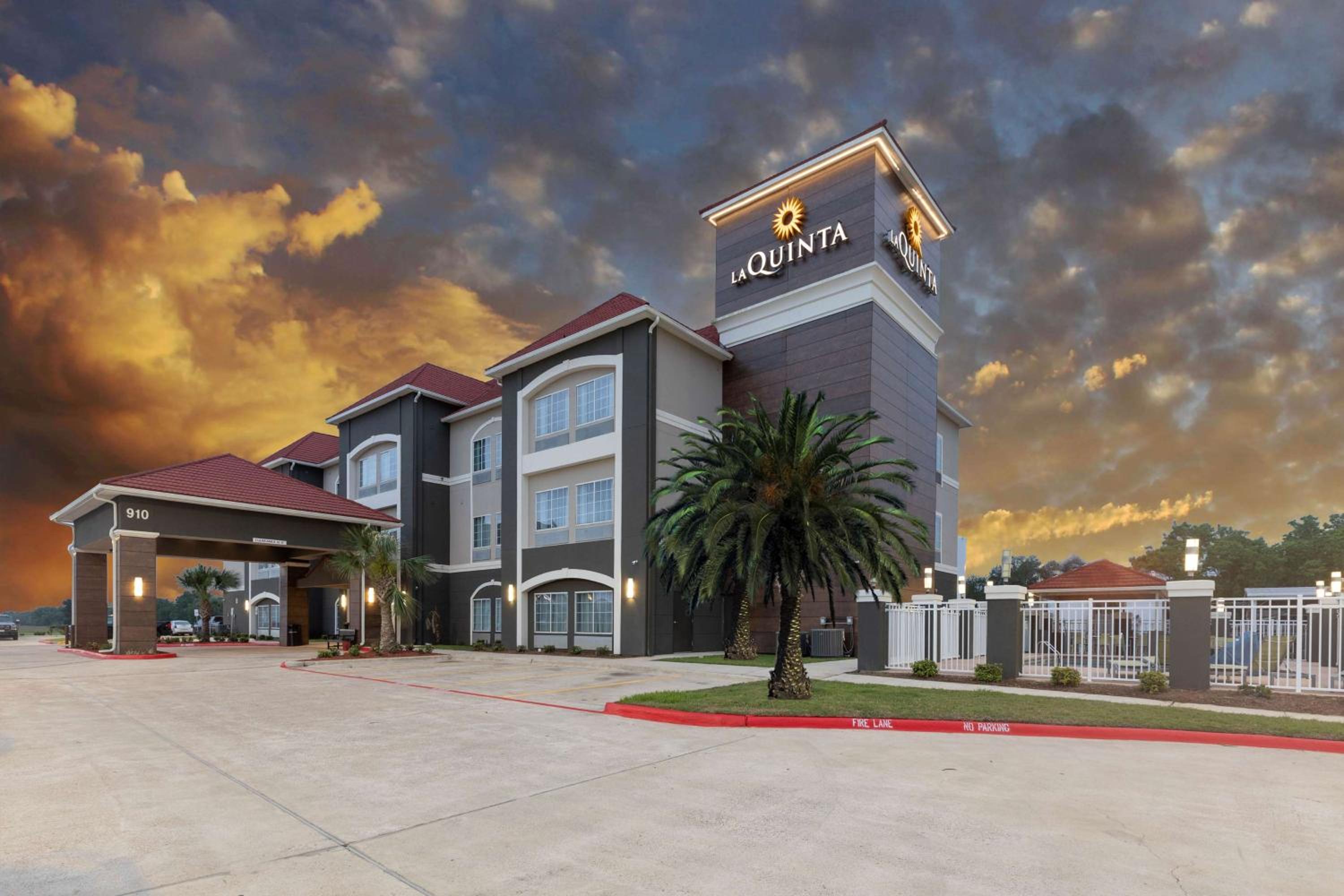 La Quinta by Wyndham Port Lavaca view 3
