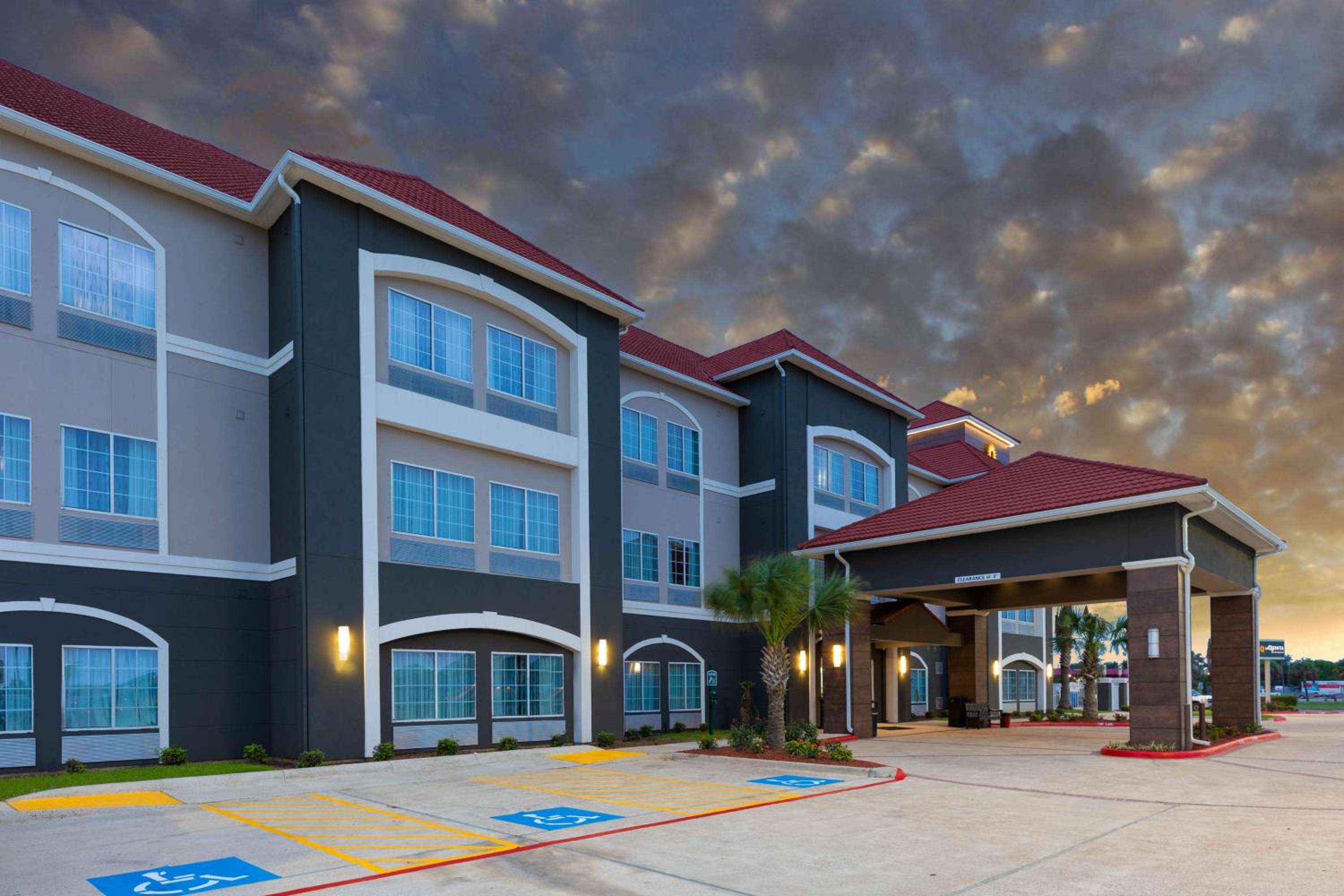 La Quinta by Wyndham Port Lavaca view 4