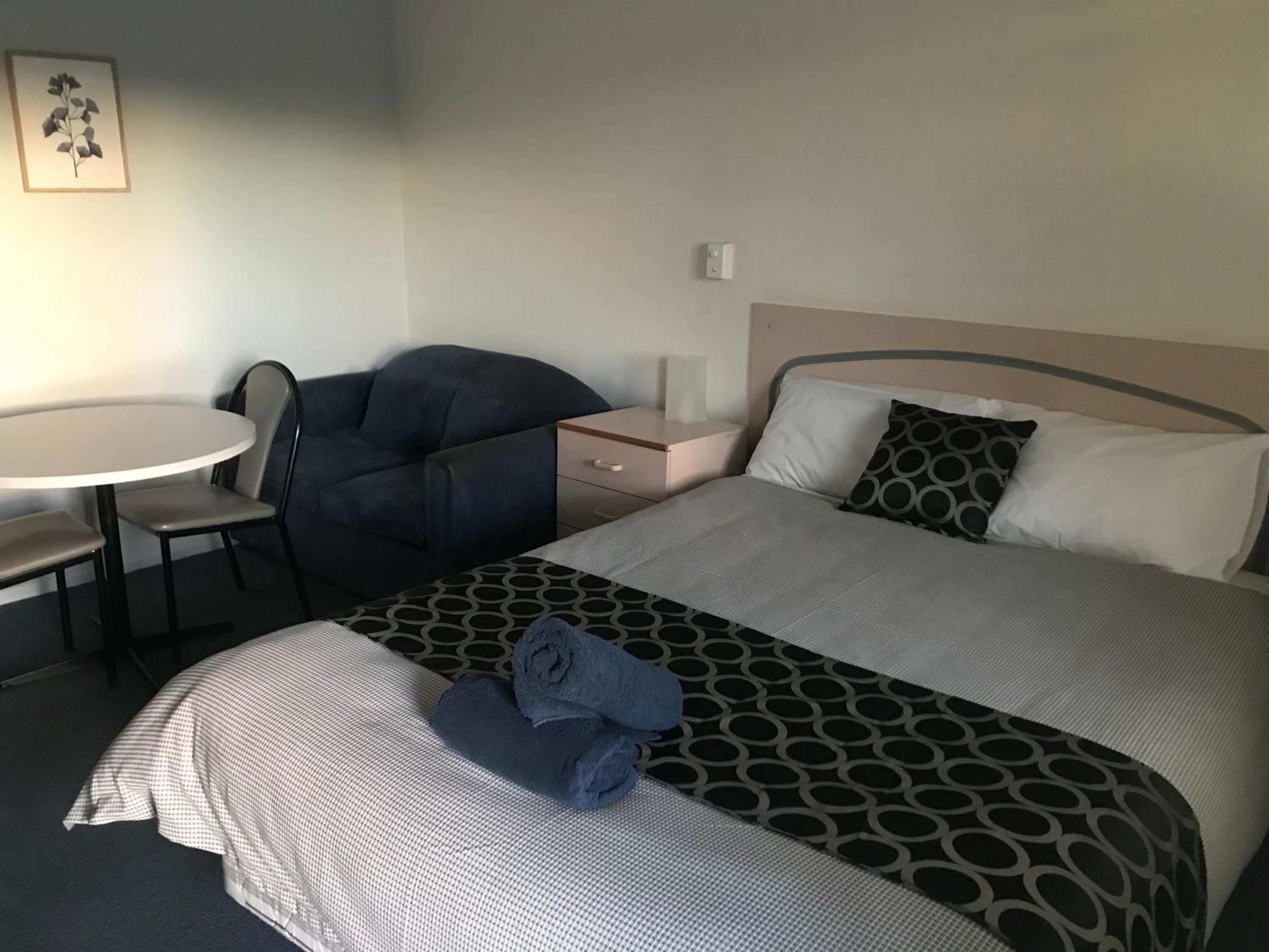 County Lodge Motor Inn