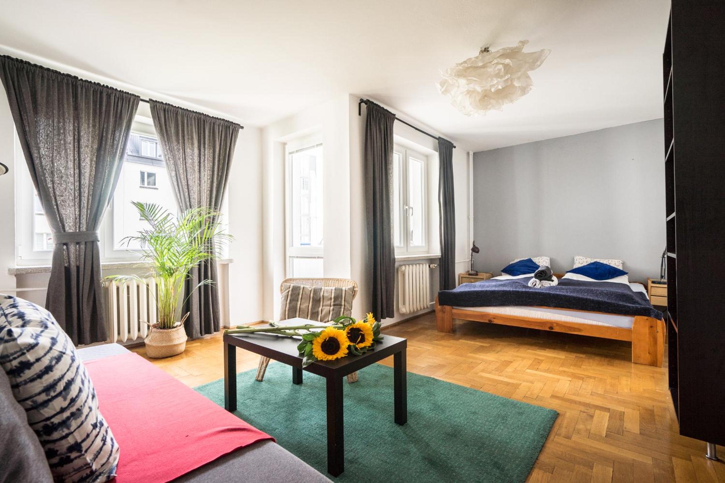 oompH Warsaw Central 3-bedroom Flat view 2