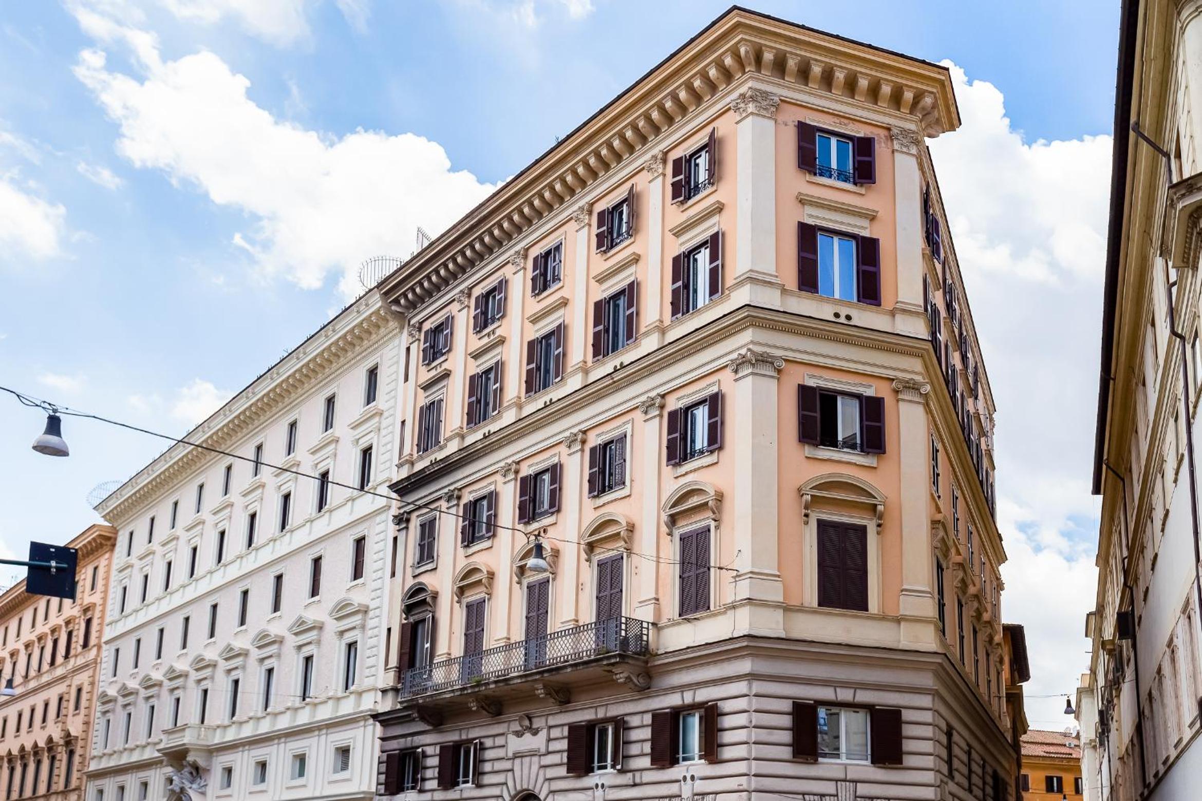 Luxury Trevi Fountain - Your Italian Holidays