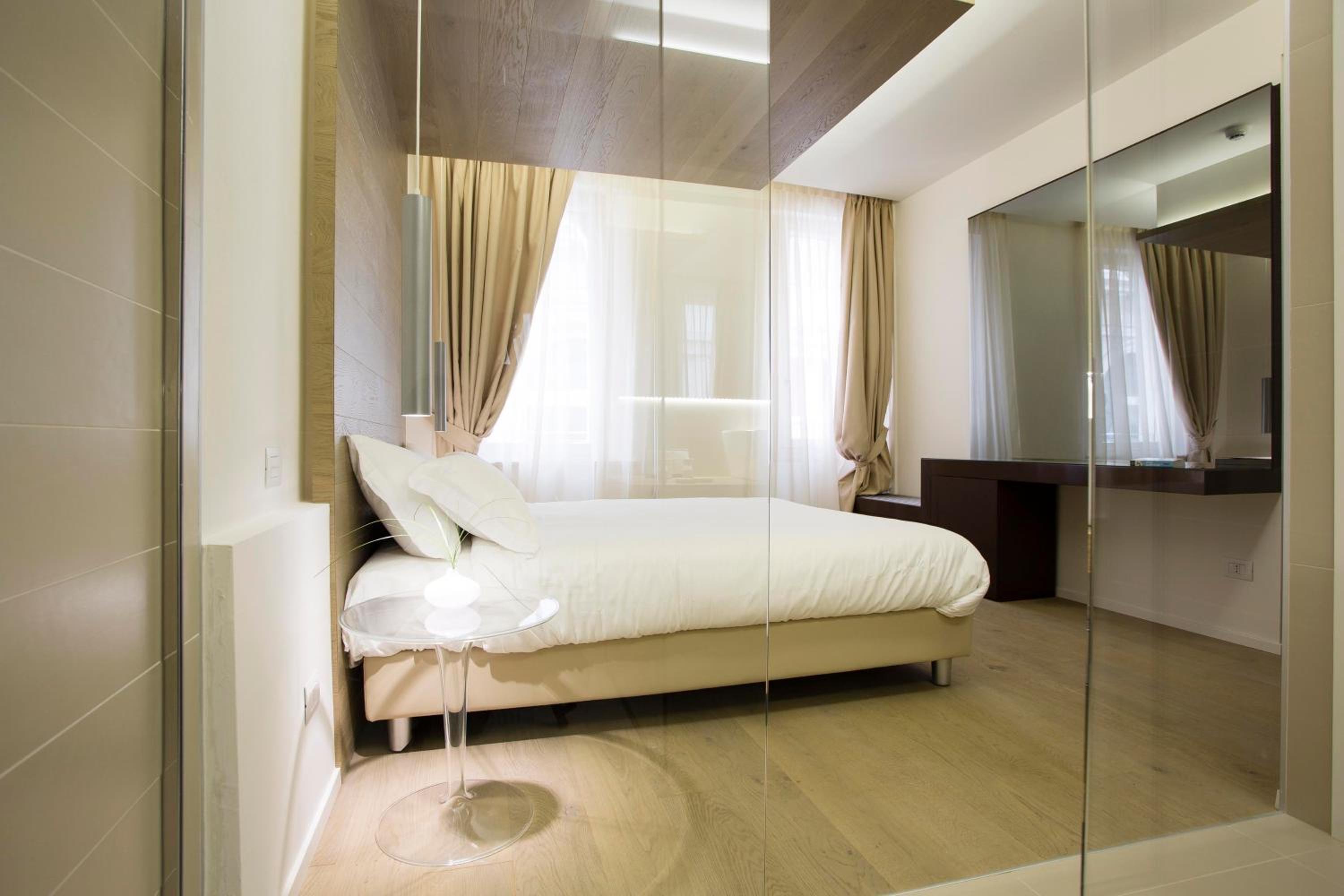 Borgoleoni 18 - Room and Breakfast
