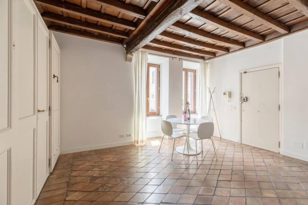 iFlat Navona Bright Studio