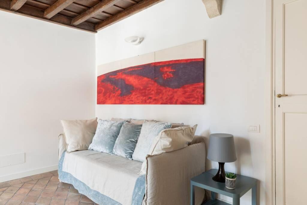 iFlat Navona Bright Studio