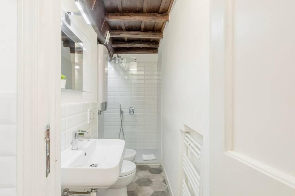 iFlat Navona Bright Studio