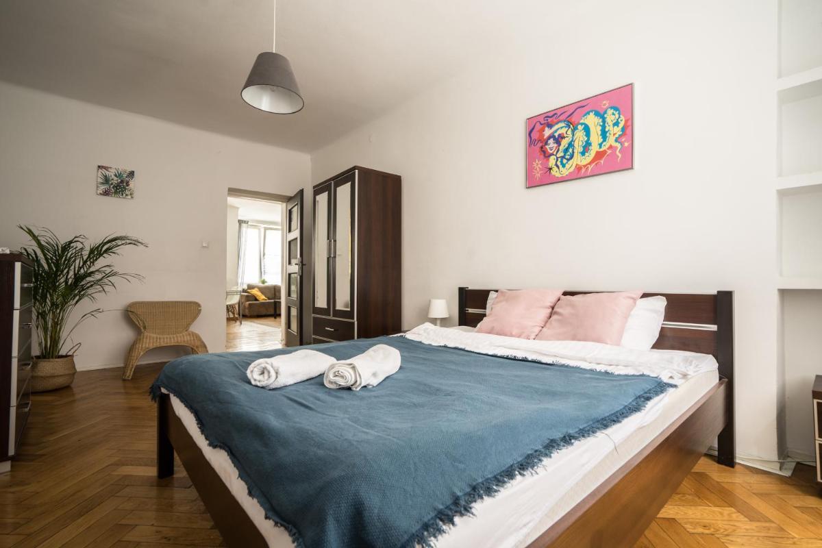 oompH Warsaw Modern Apartment near Nowy Świat view 2