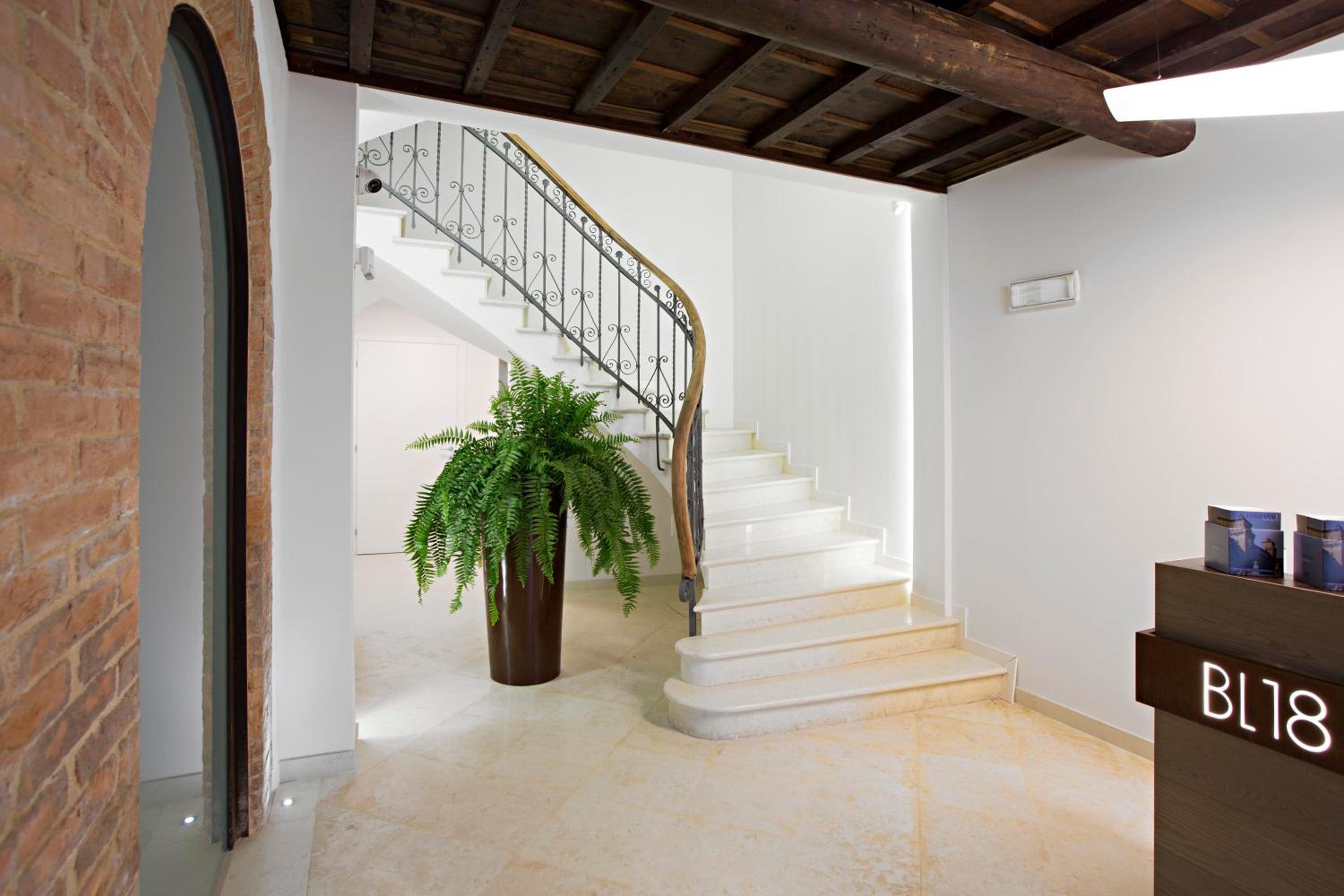 Borgoleoni 18 - Room and Breakfast