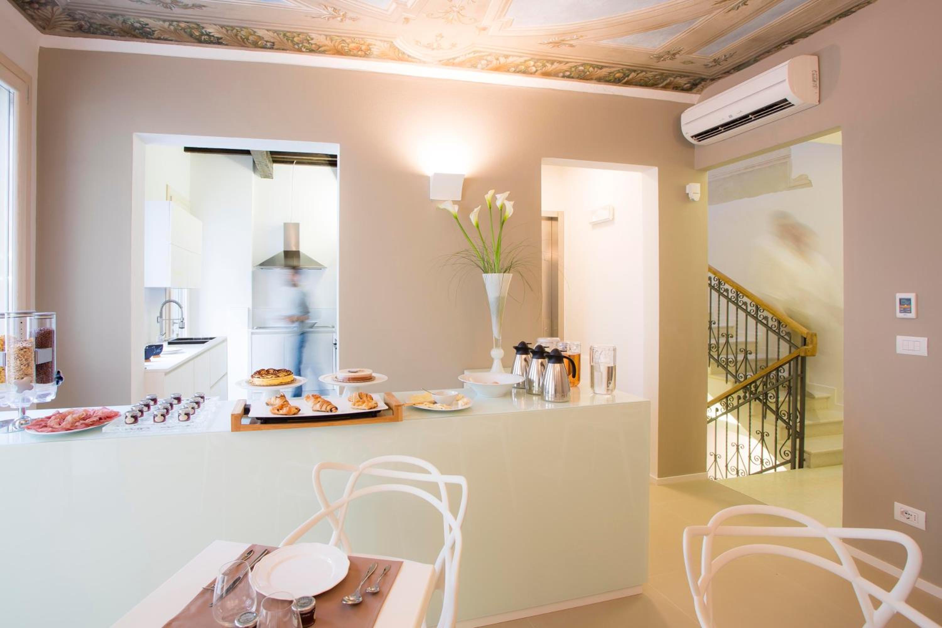 Borgoleoni 18 - Room and Breakfast
