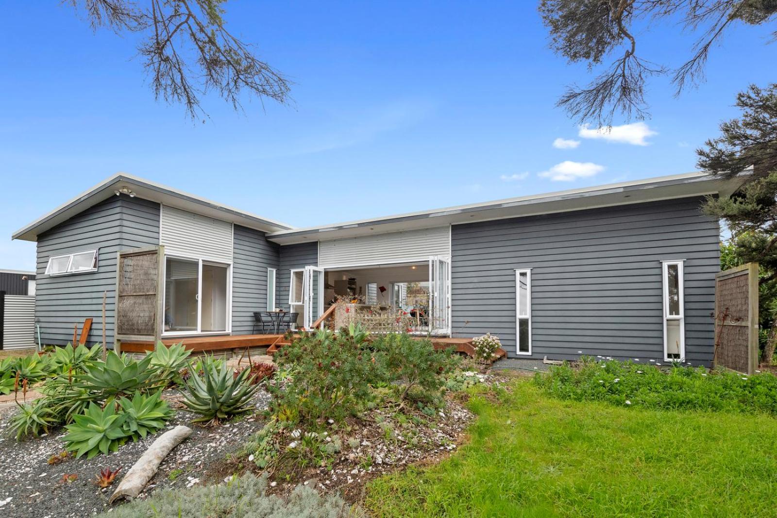 Pohutukawa Peace - Mangawhai Holiday Home