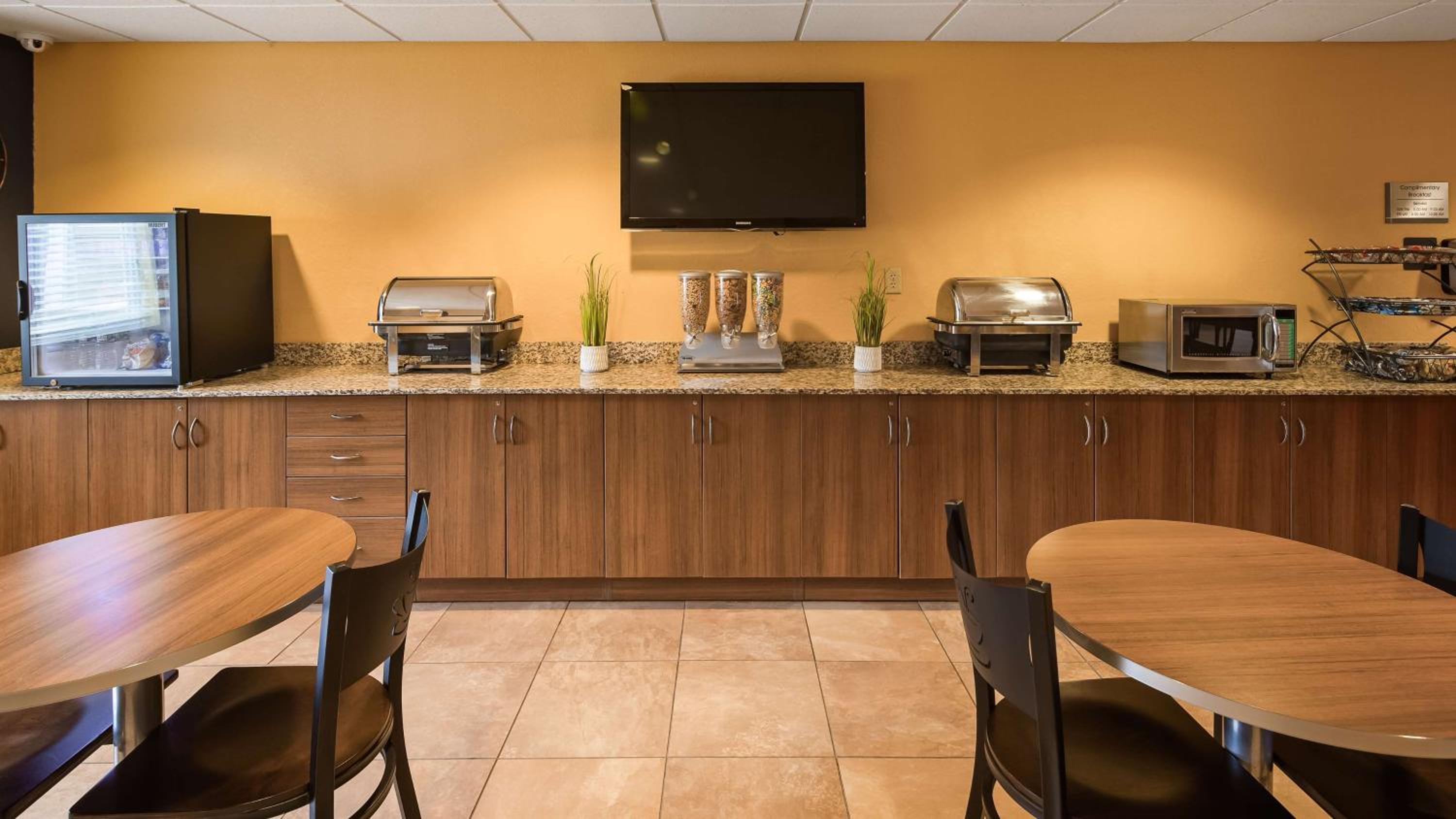 SureStay Plus Hotel by Best Western Keyser, Zdjęcie 11