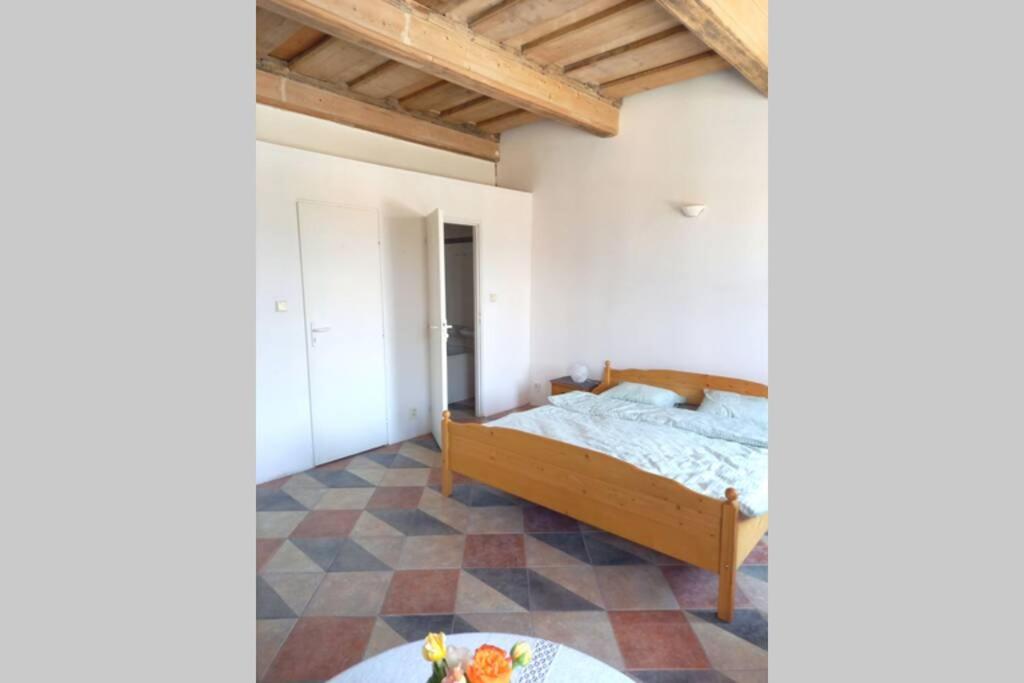 Renaissance Vintage Apartment A1 view 4