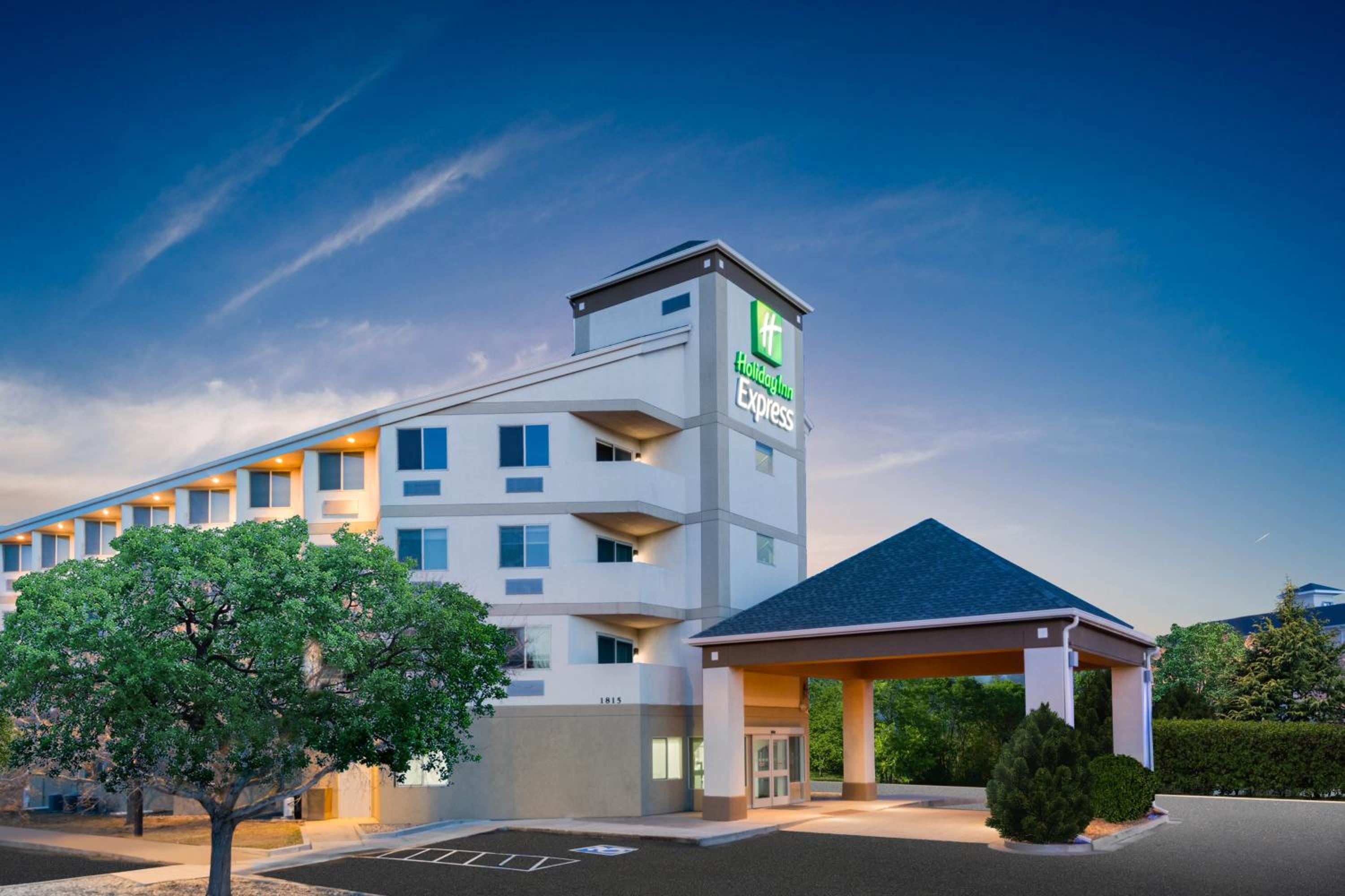 Hotel Holiday Inn Express & Suites Colorado Springs Airport By Ihg