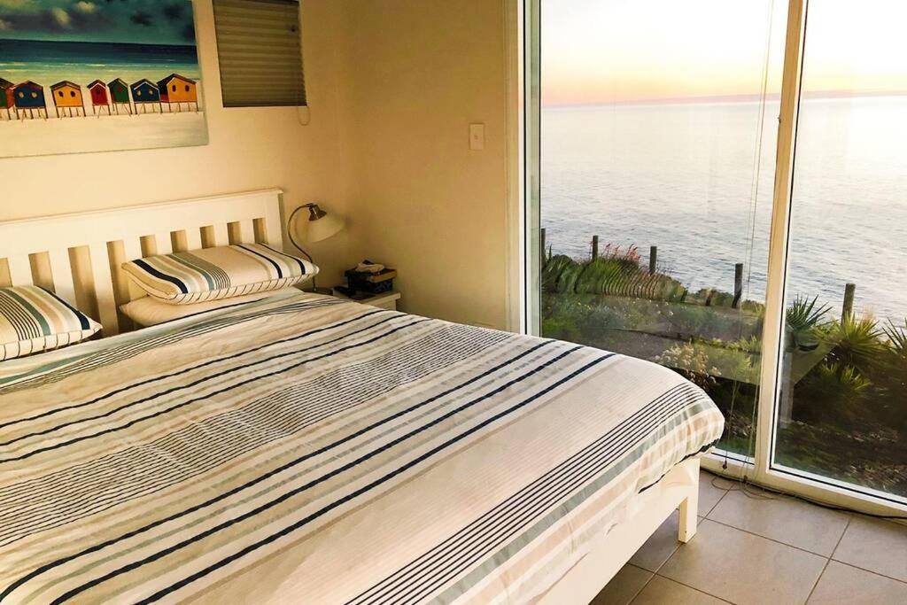 *Newly listed* Couples Clifftop Retreat view 4
