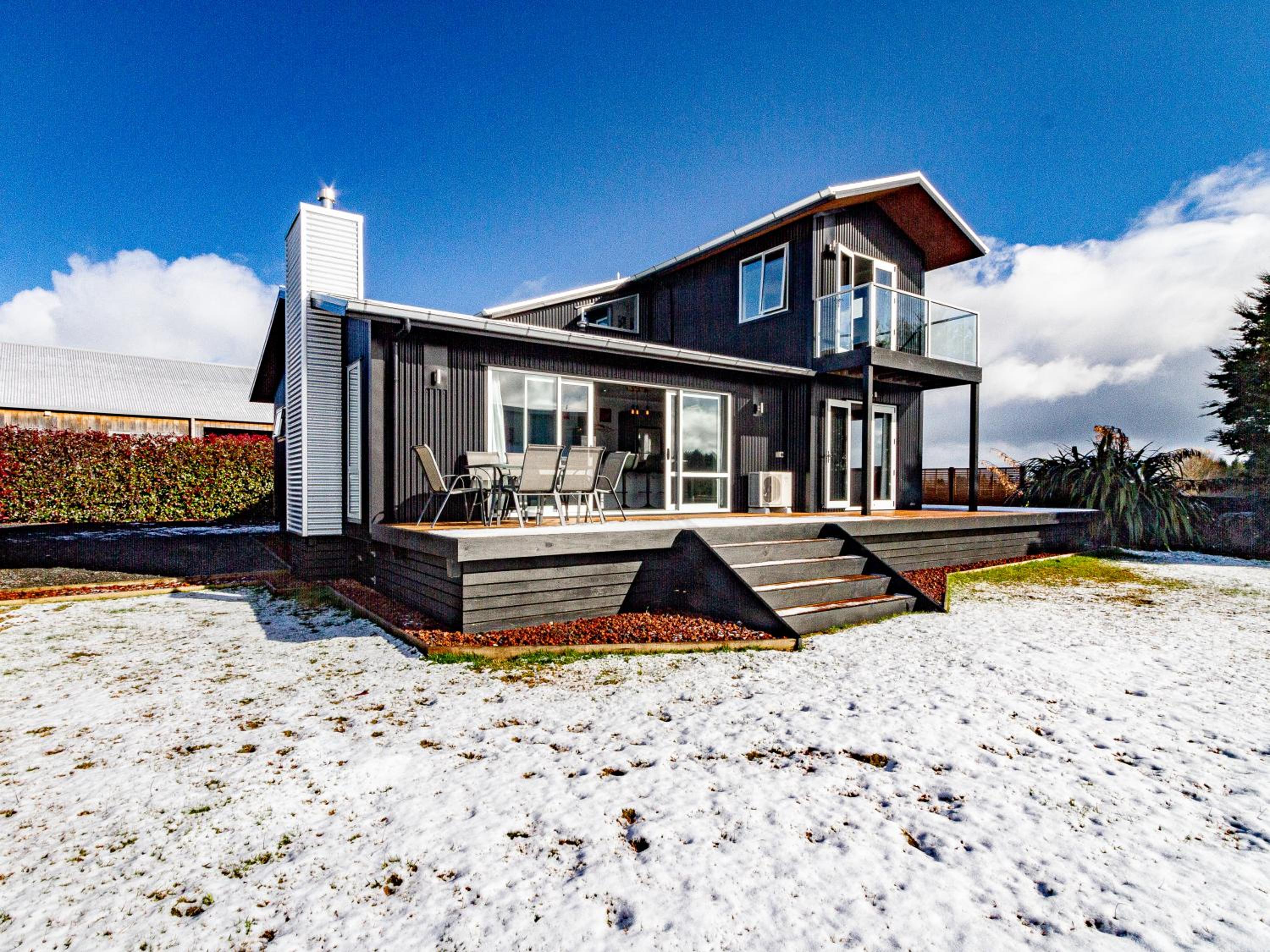 Sunshine and Snow Lodge - Ohakune Holiday Home