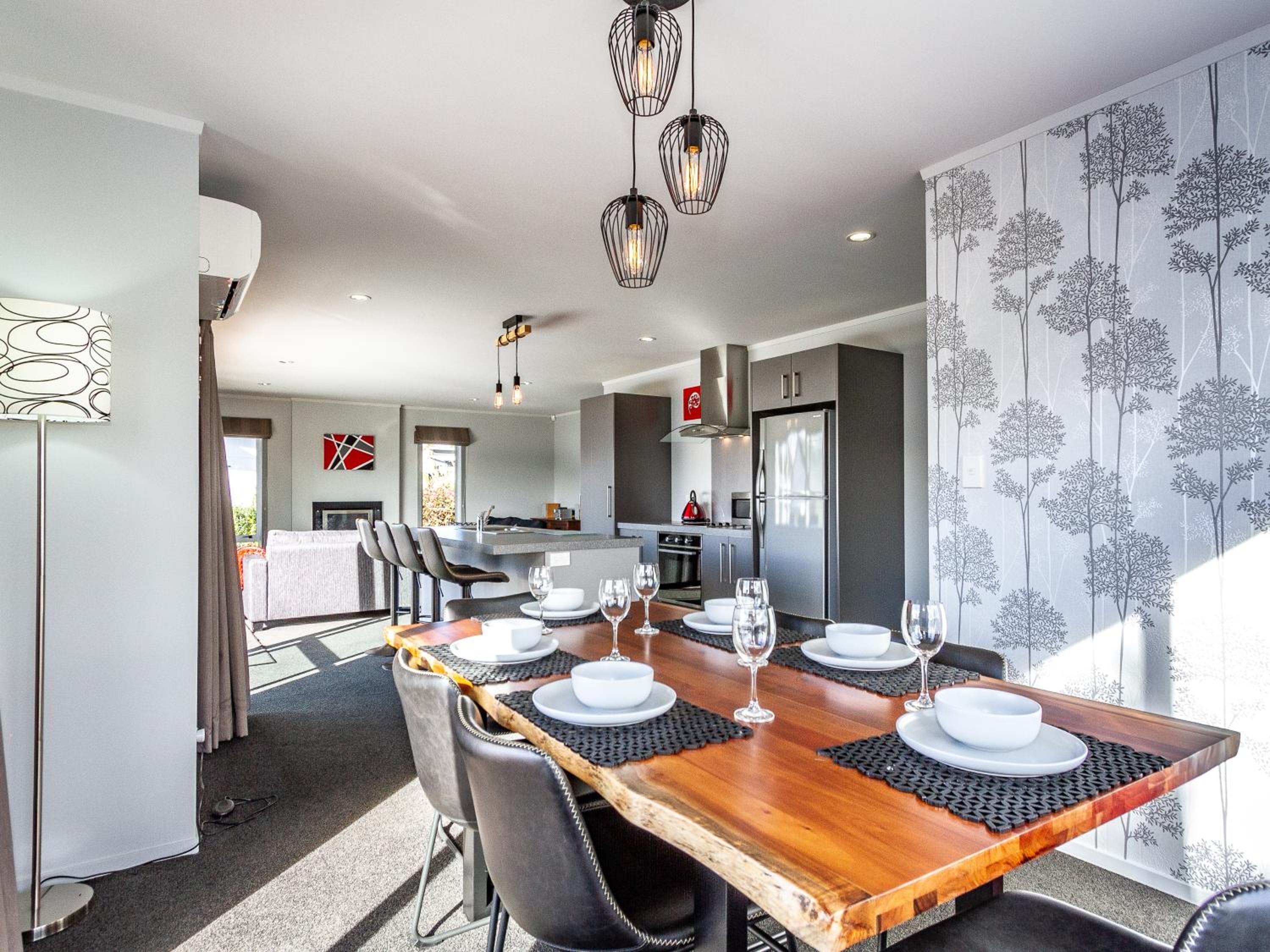 Sunshine and Snow Lodge - Ohakune Holiday Home view 2