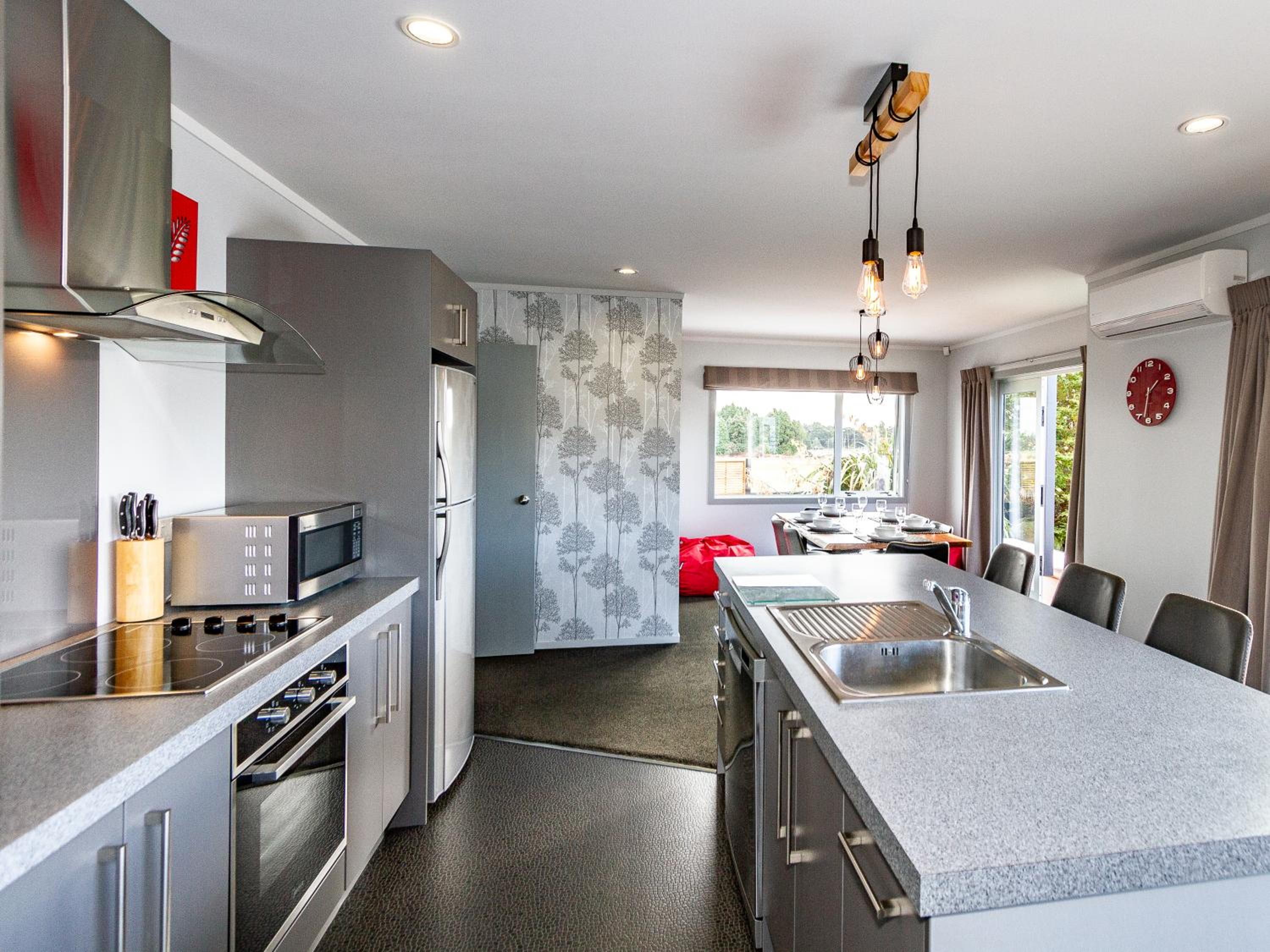 Sunshine and Snow Lodge - Ohakune Holiday Home view 4
