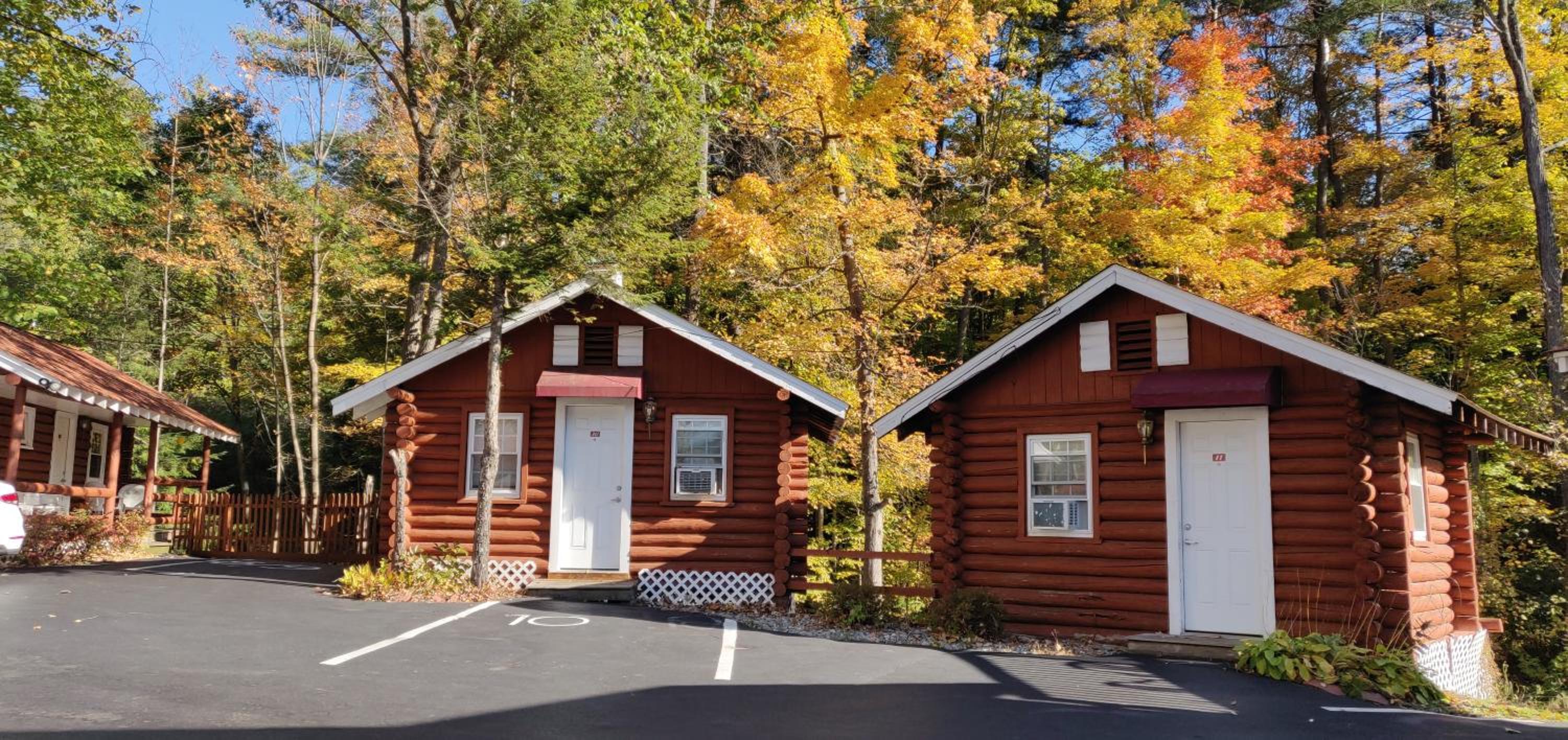 Seven Dwarfs Motel & Cabins