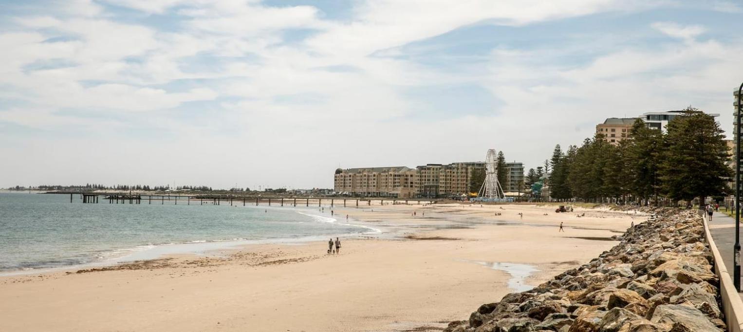 Stylish 3 bed, 300m to the beach Wifi, Parking, Glenelg South view 3