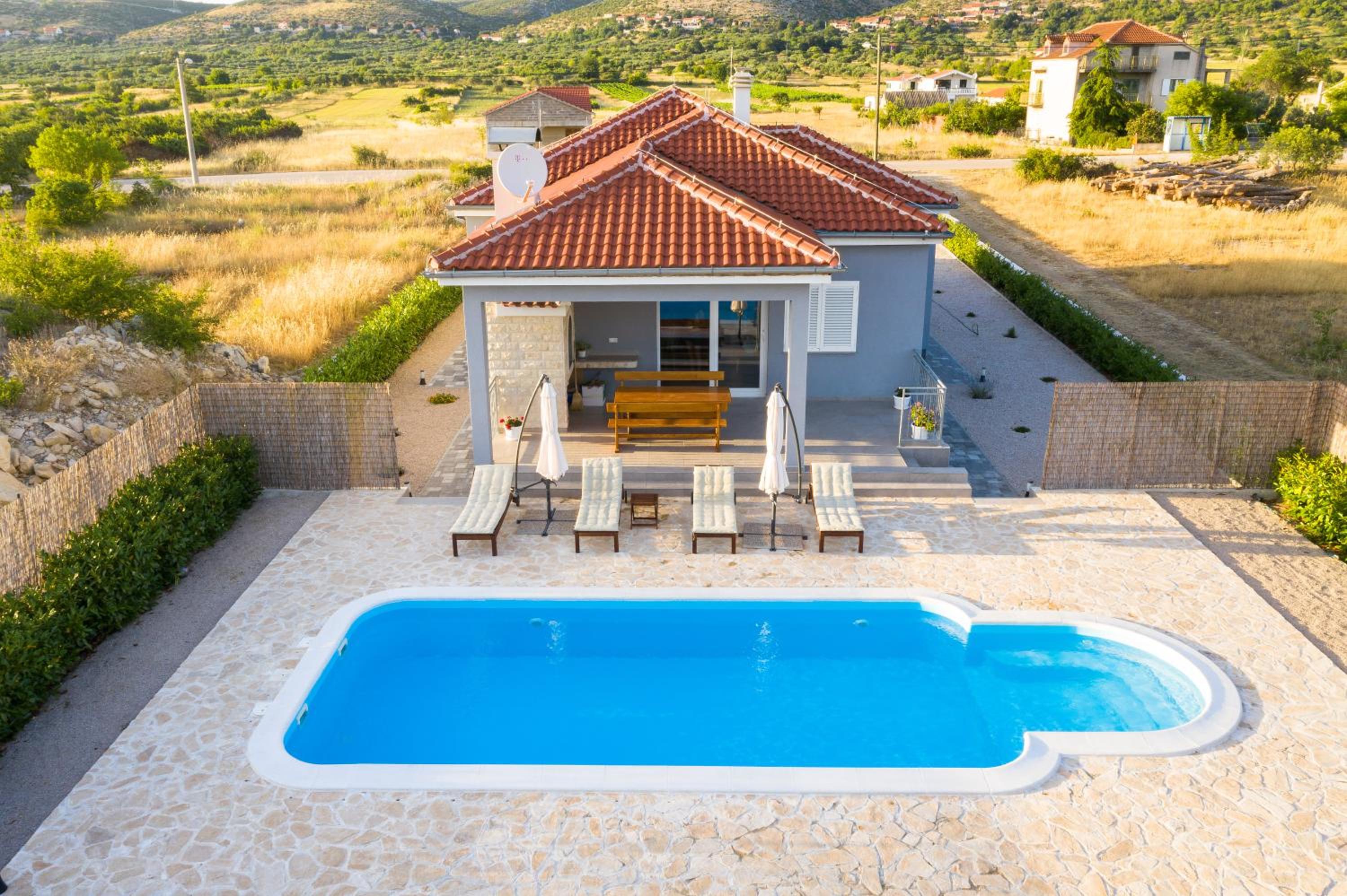 Modern Guest House Rak with beautiful pool view 3