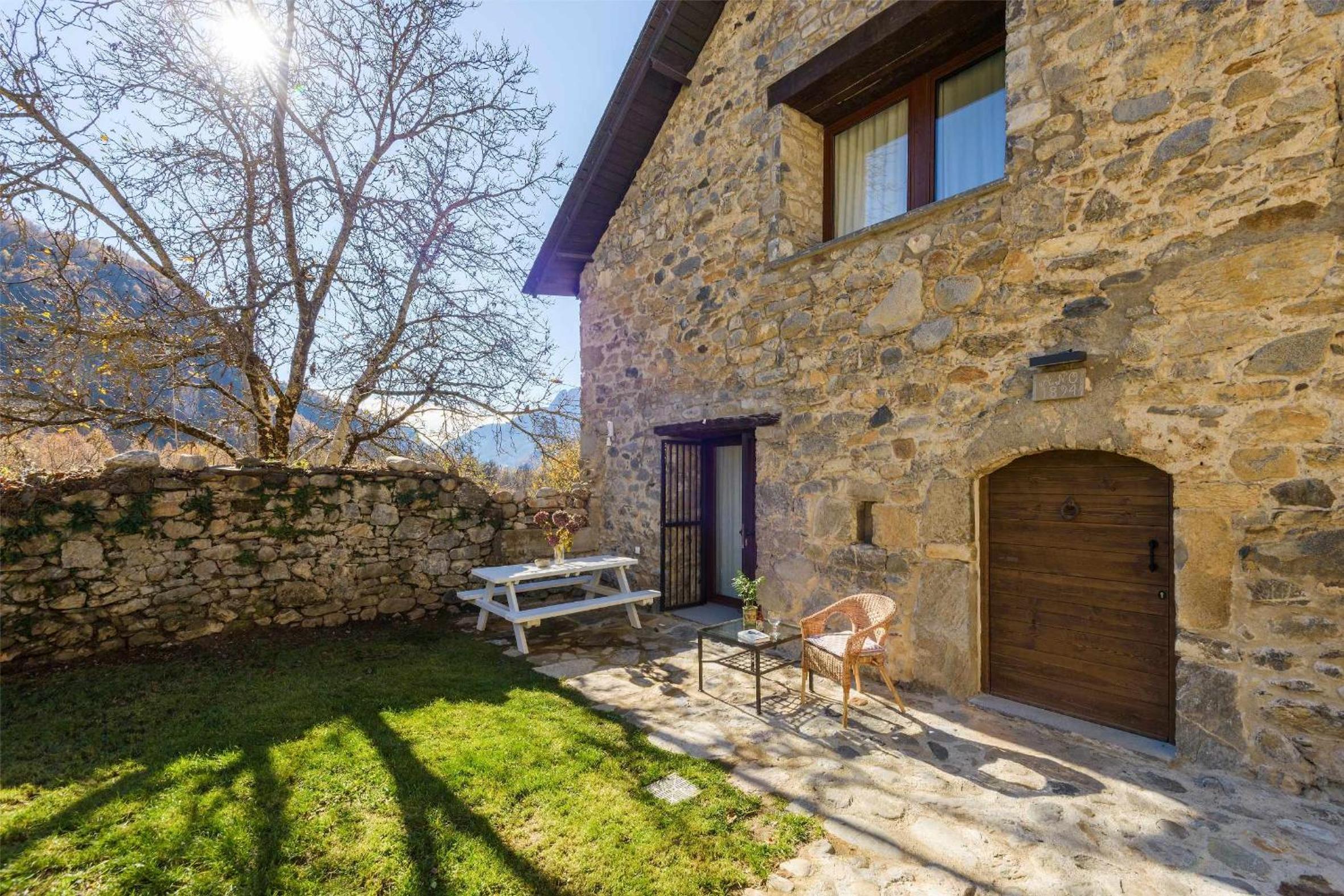 La Borda del Pueyo, borda rural pirineo aragonés view 3