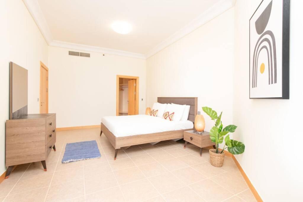 5 min walk to Five Palm -spacious (200M2) 3BR+kids