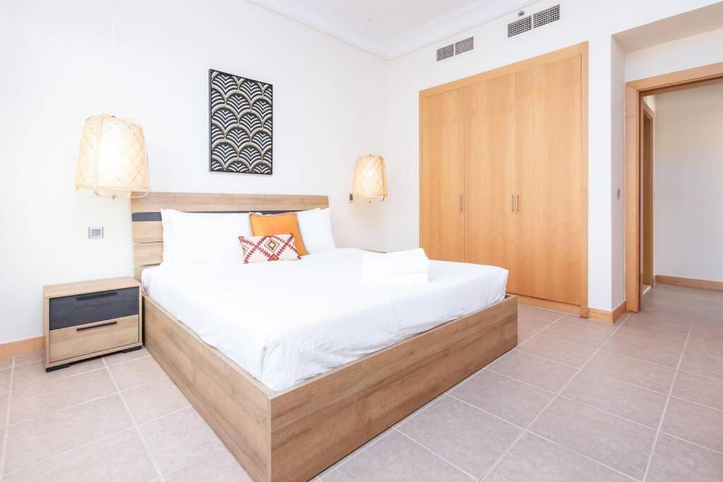 5 min walk to Five Palm -spacious (200M2) 3BR+kids