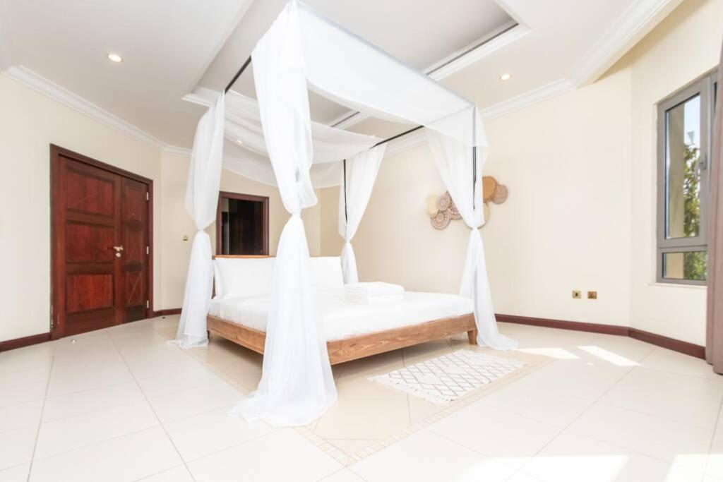 Villa Quinta on Palm Jumeirah - 5 BR + kids room