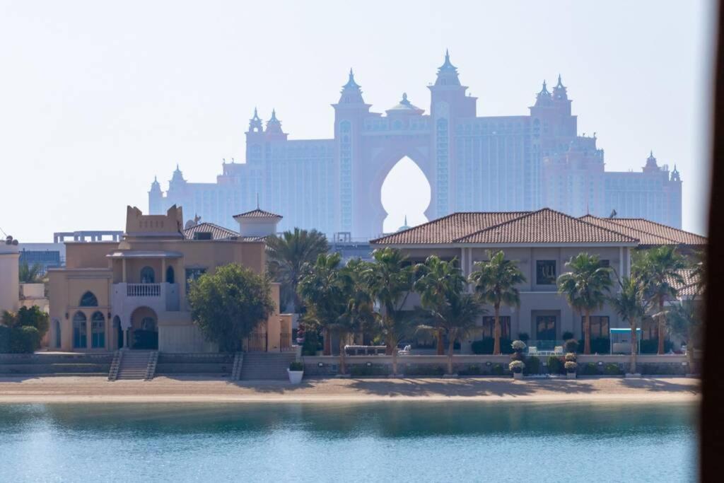 Villa Quinta on Palm Jumeirah - 5 BR + kids room