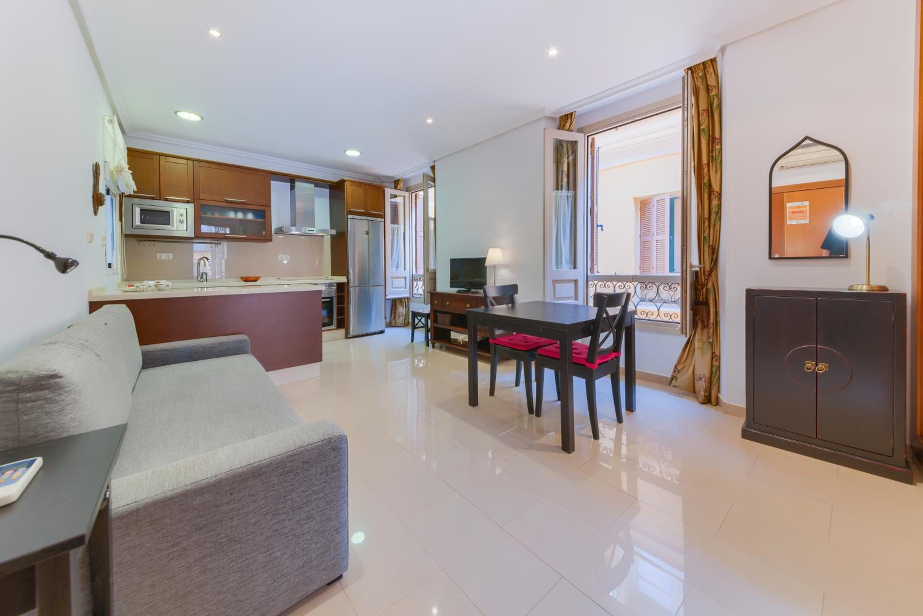 Holidays2Malaga Lazcano High Wifi & French balcony