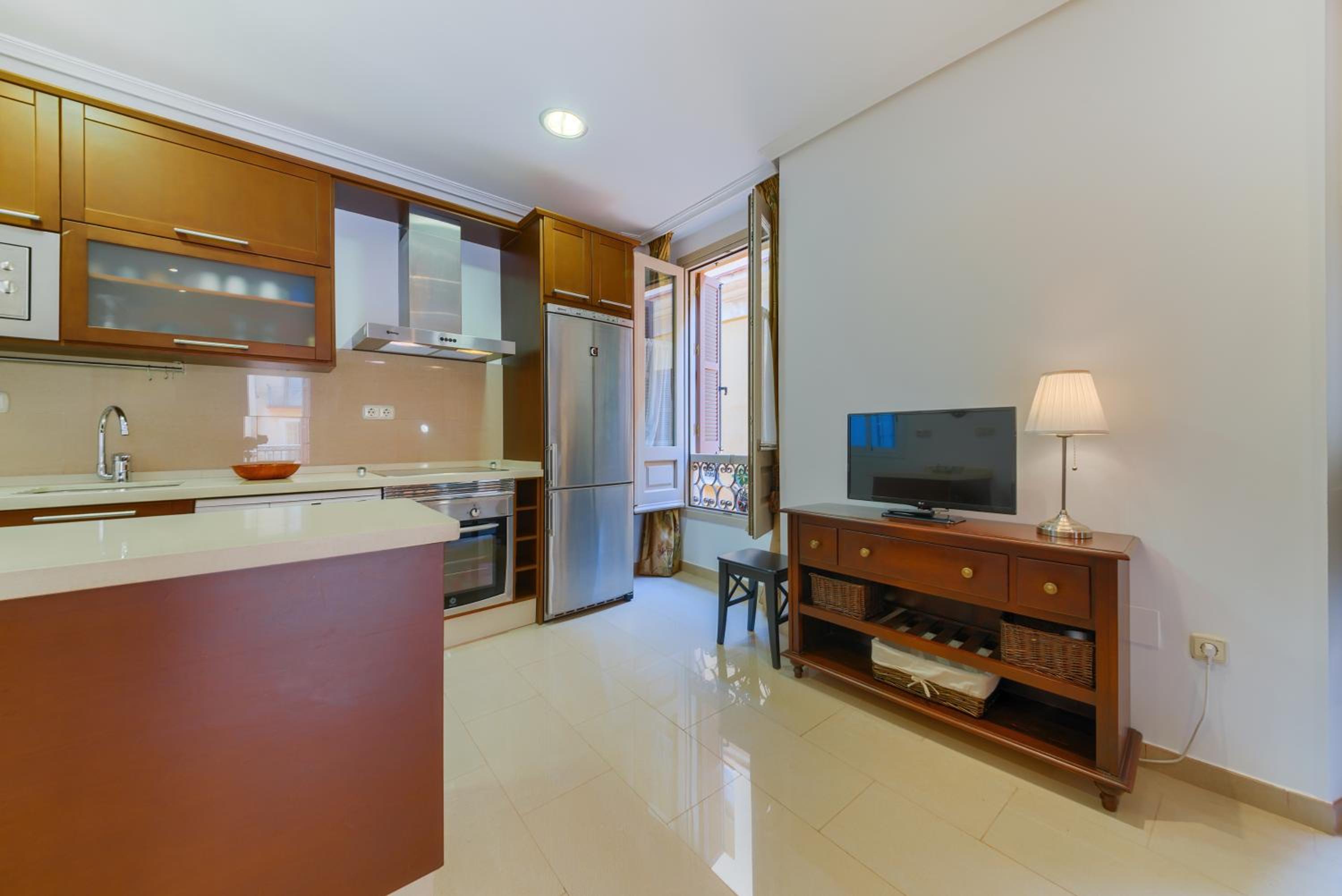 Holidays2Malaga Lazcano High Wifi & French balcony