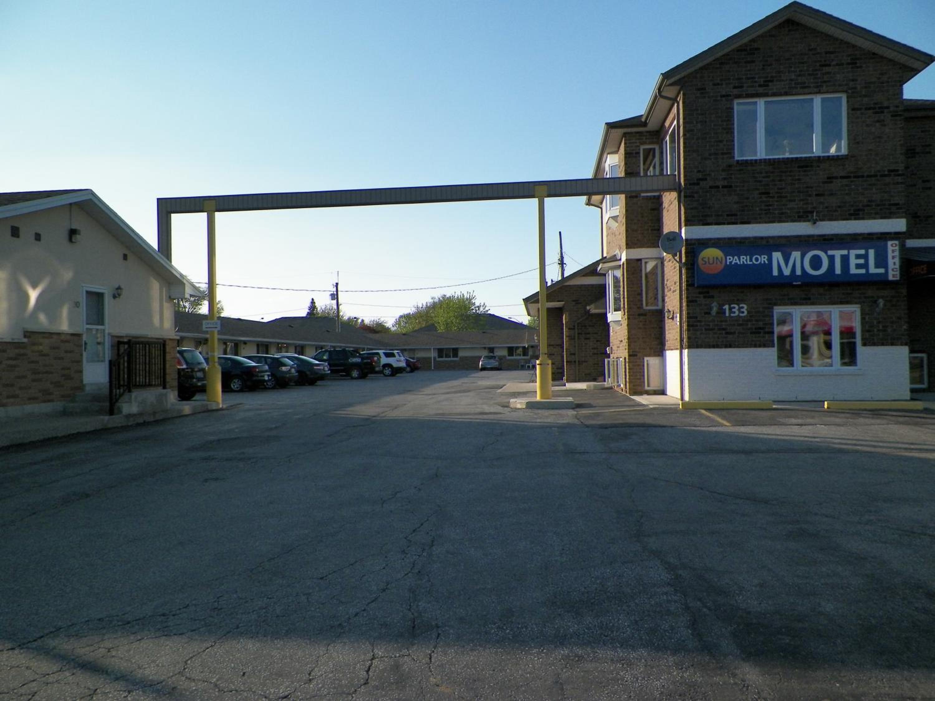 Sunparlor Motel