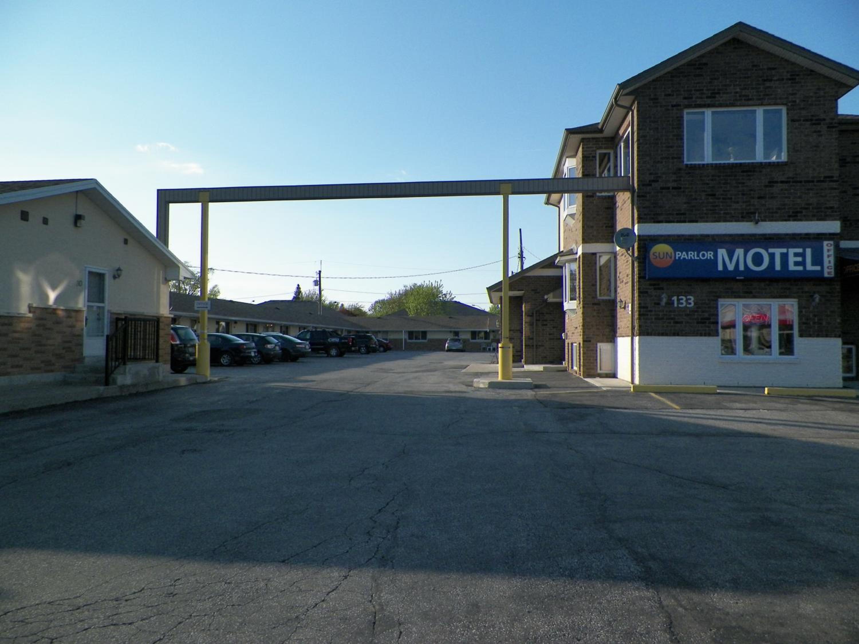 Sunparlor Motel