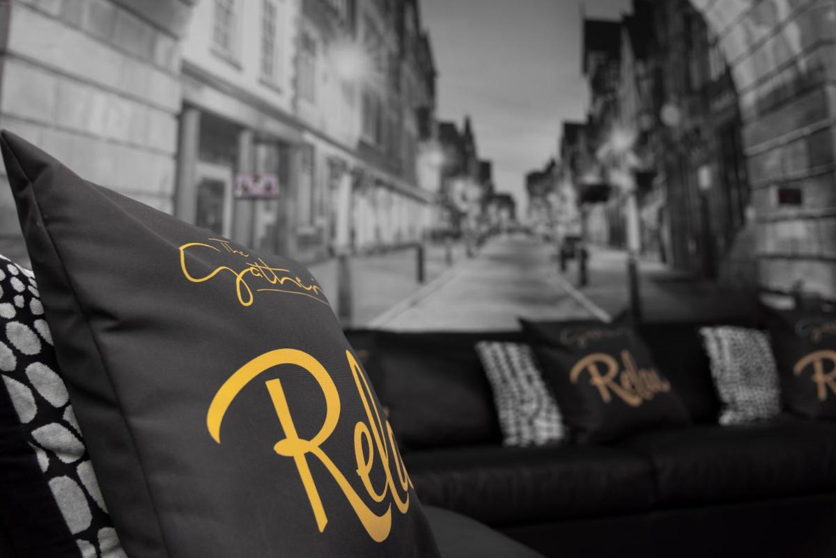 Hotel The Tudor House - Sleep Up To 14. City Centre. Parking & Optional Hot Tub