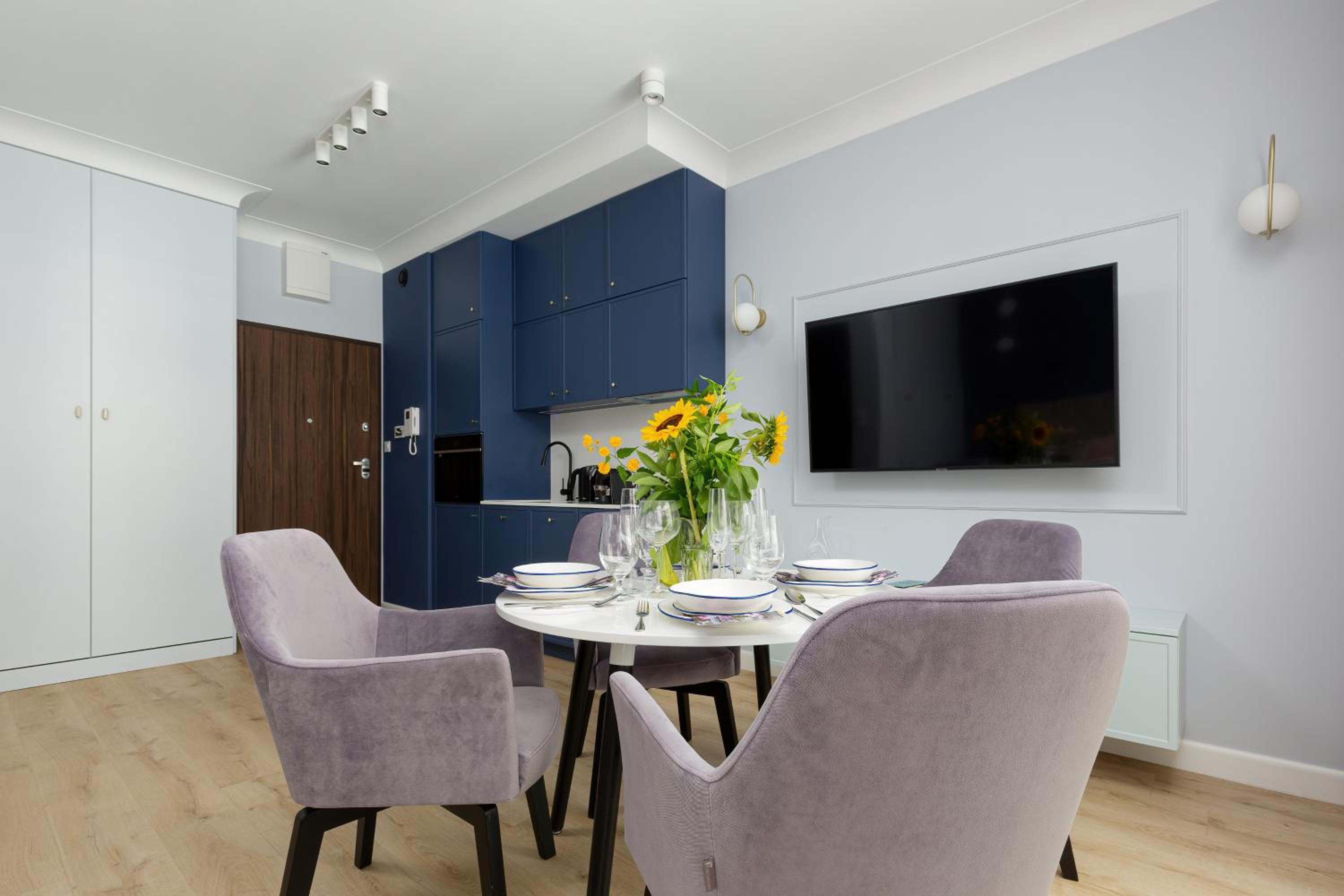 Studio Centrum Pawia 51 Apartments by Renters Prestige view 3