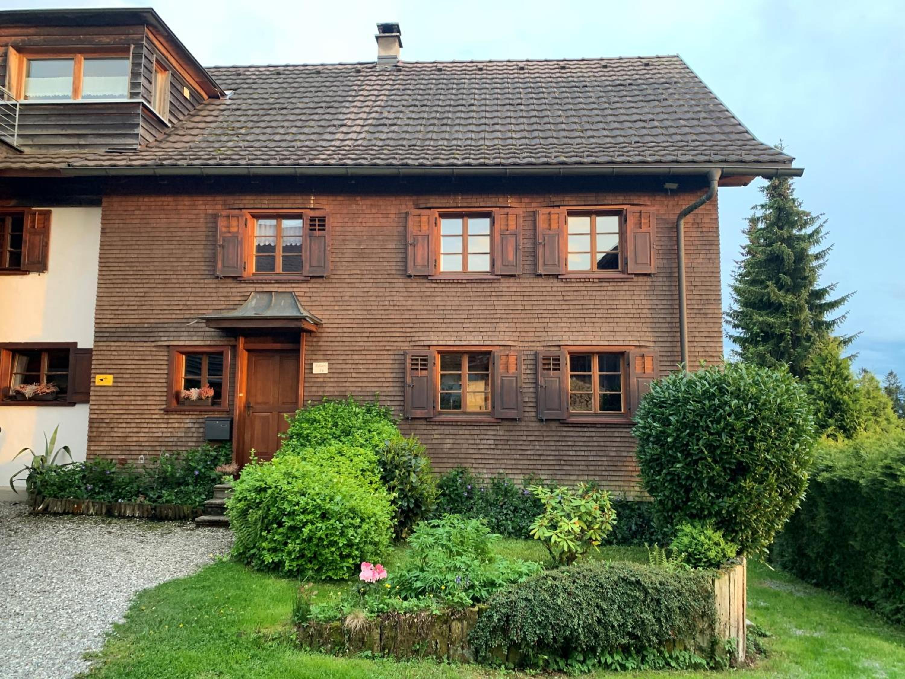 Bauernhaus am Pfänderhang mit Seeblick
