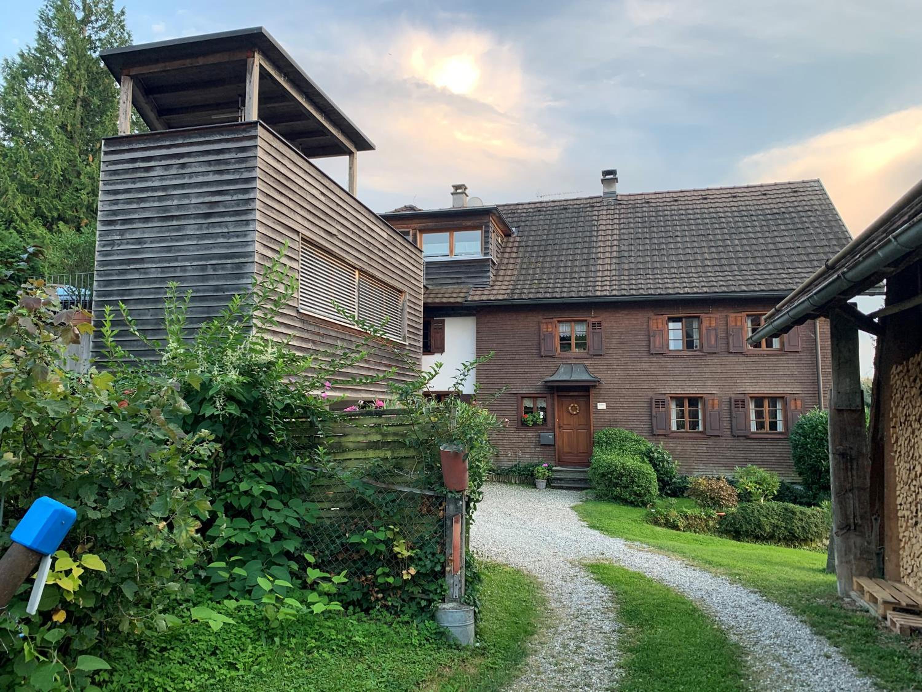Bauernhaus am Pfänderhang mit Seeblick